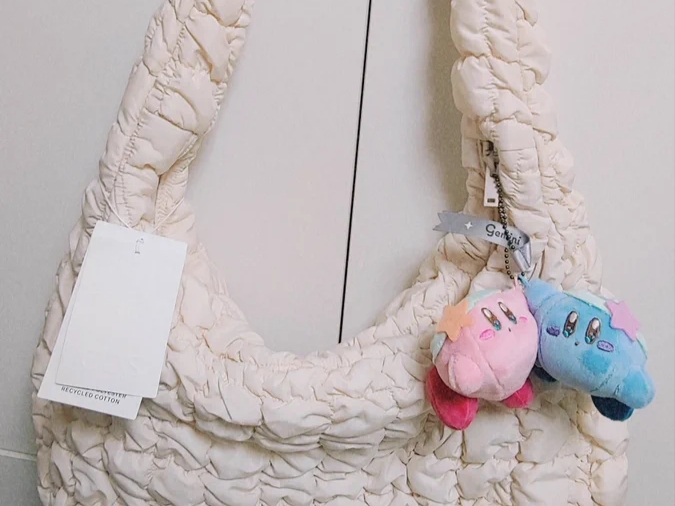 COS Quilted Oversized Shoulder Bag Off White Light Beige 착용 스타일