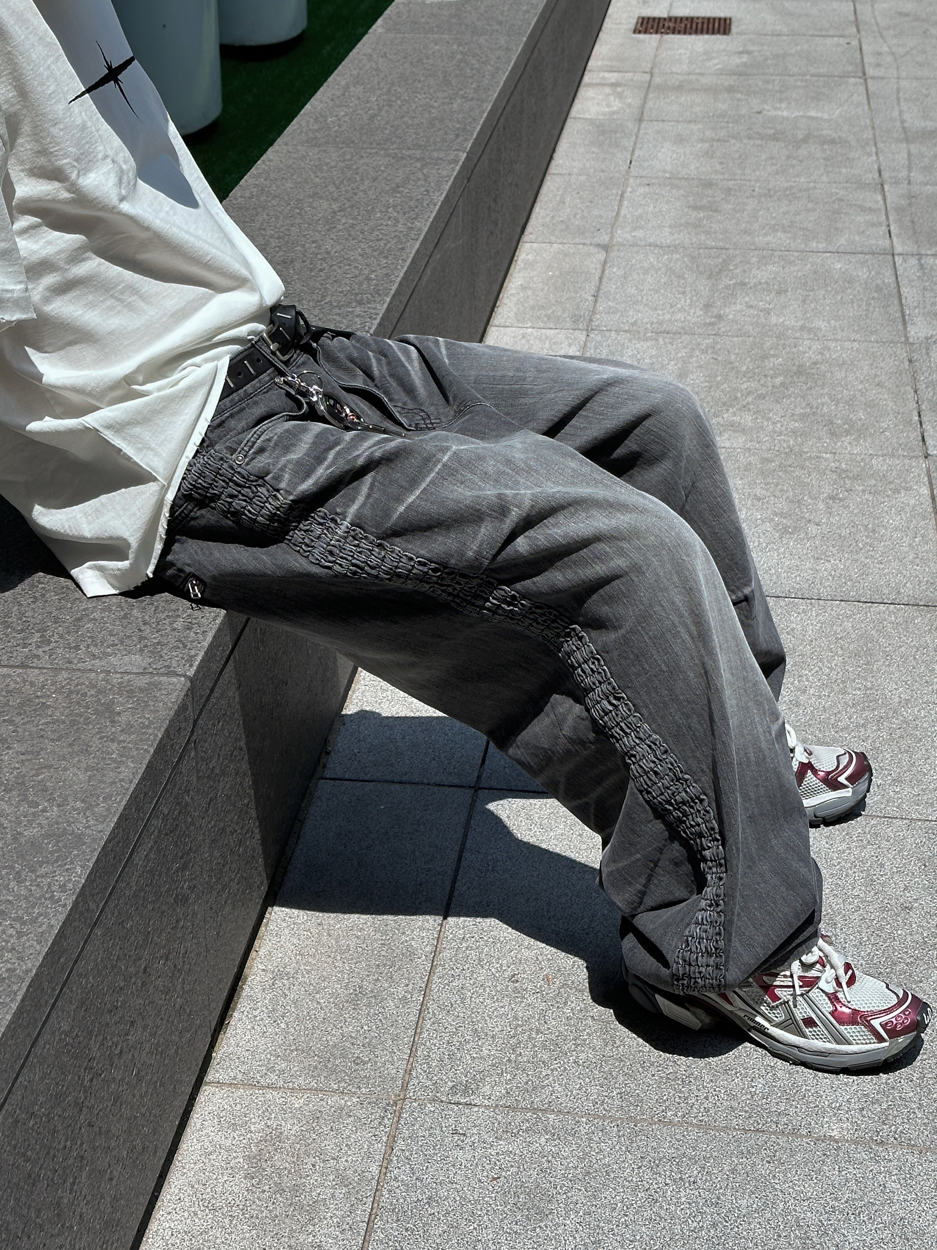 [KREAM 단독] Etce Smocking Baggy Jean Grey, Undermycar Stuttgart Vintage Washing Ball Cap Black Red - 22SS 착용 스타일 - 3