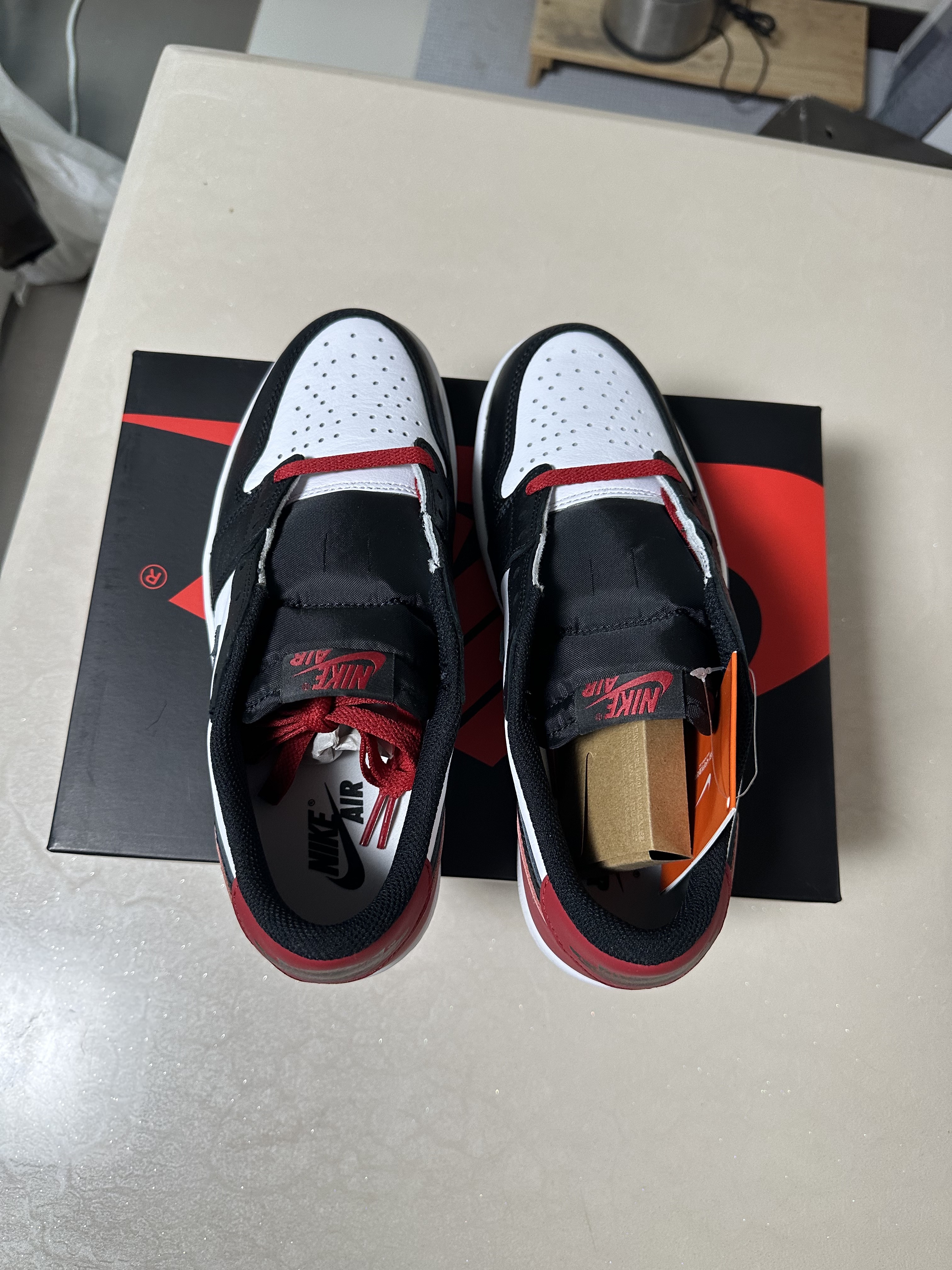 Jordan 1 Retro Low OG Black Toe 착용 스타일 - 5