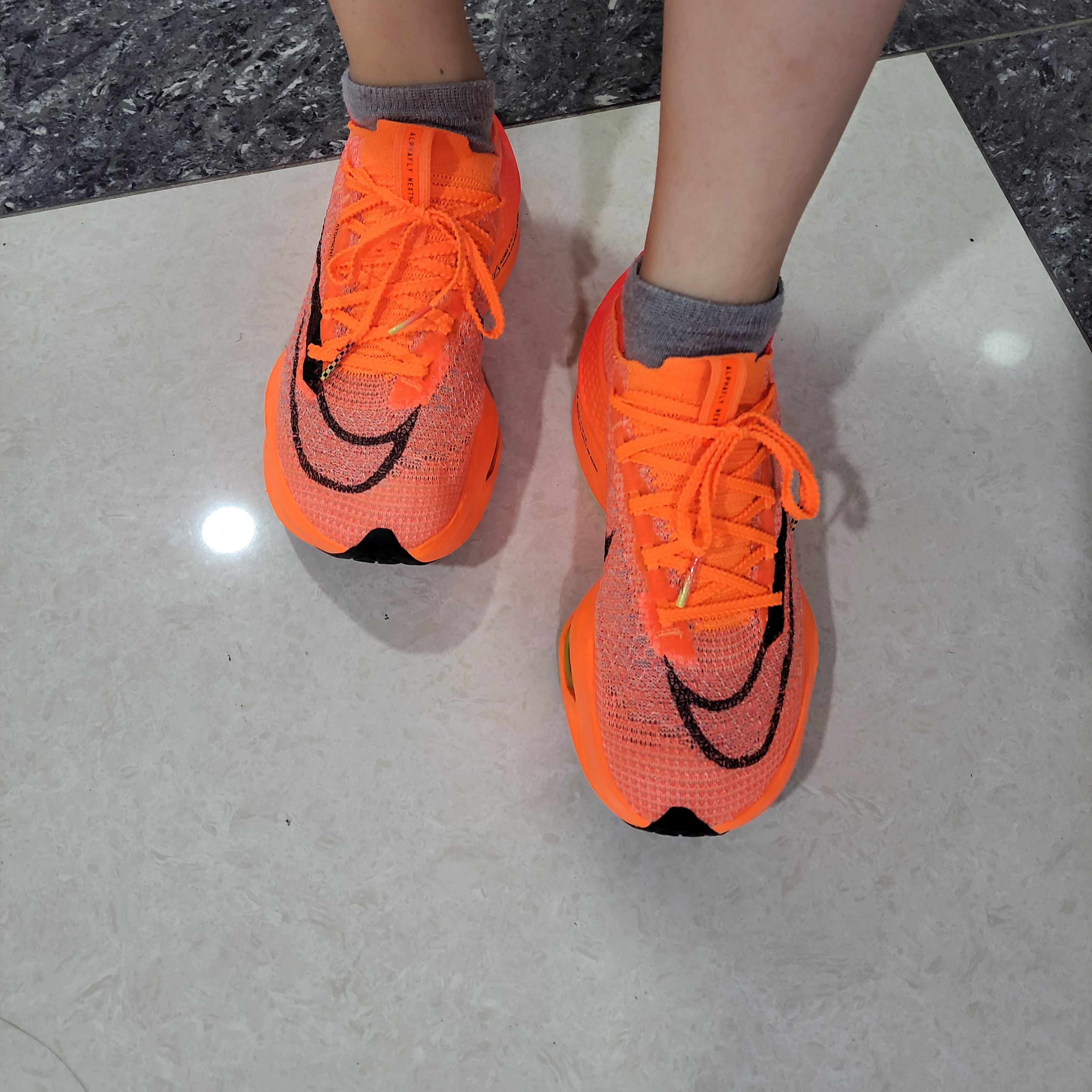 (W) Nike Air Zoom Alphafly Next% 2 Total Orange Black 착용 스타일