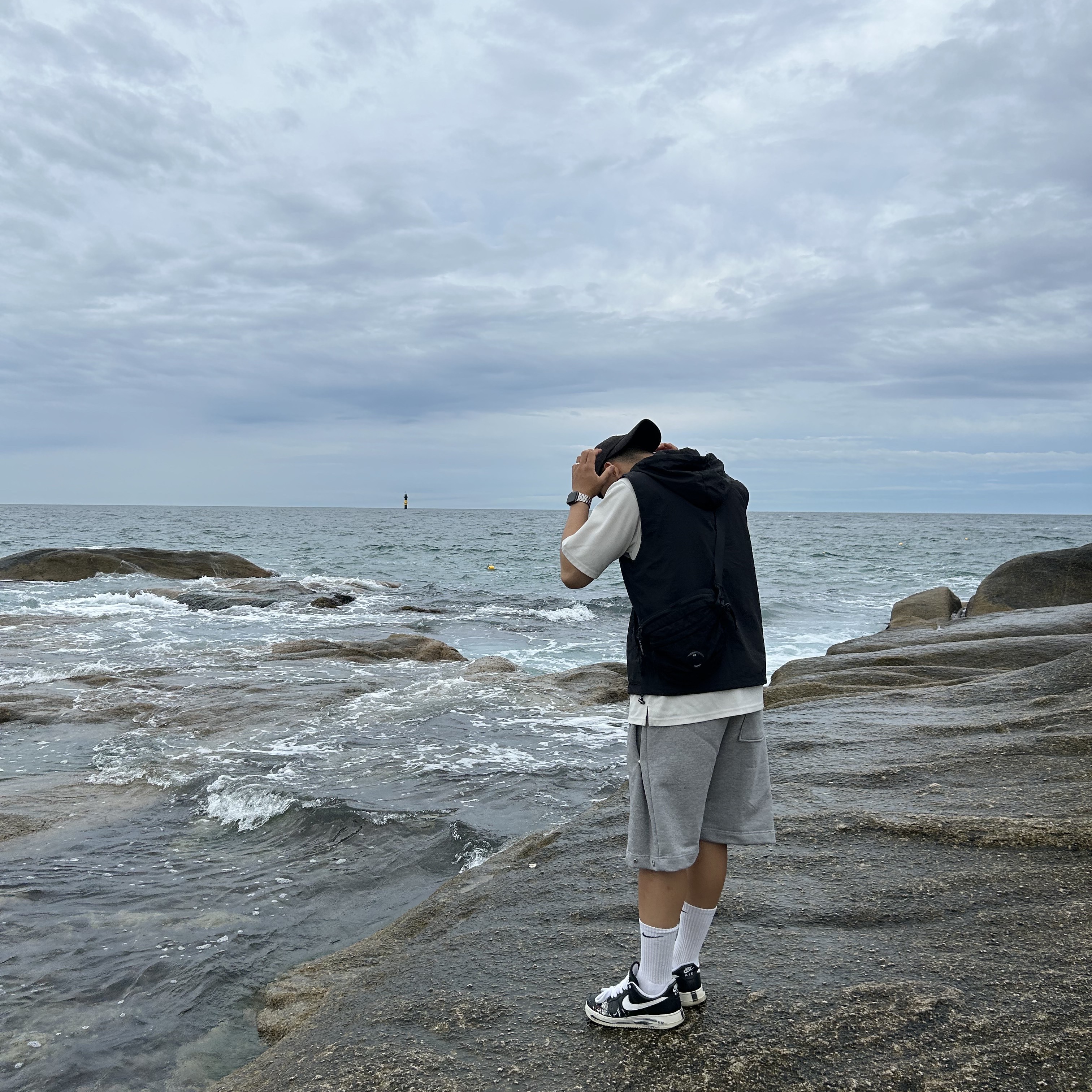 MJD Side Snap Wide Sweatshorts Melange Grey, C.P. Company Nylon B Crossbody Pack Black - 22SS 착용 스타일