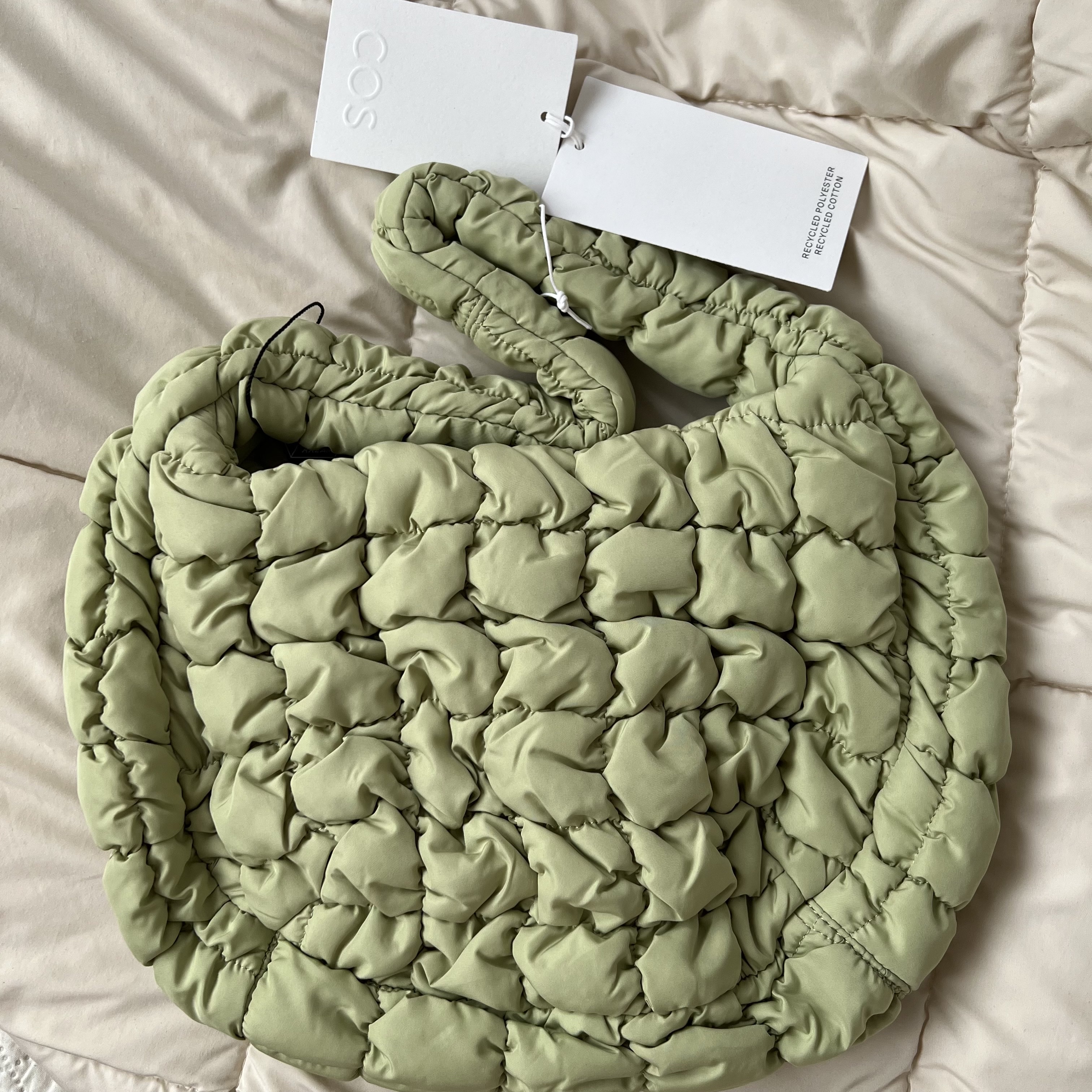 COS Quilted Mini Bag Light Green 착용 스타일