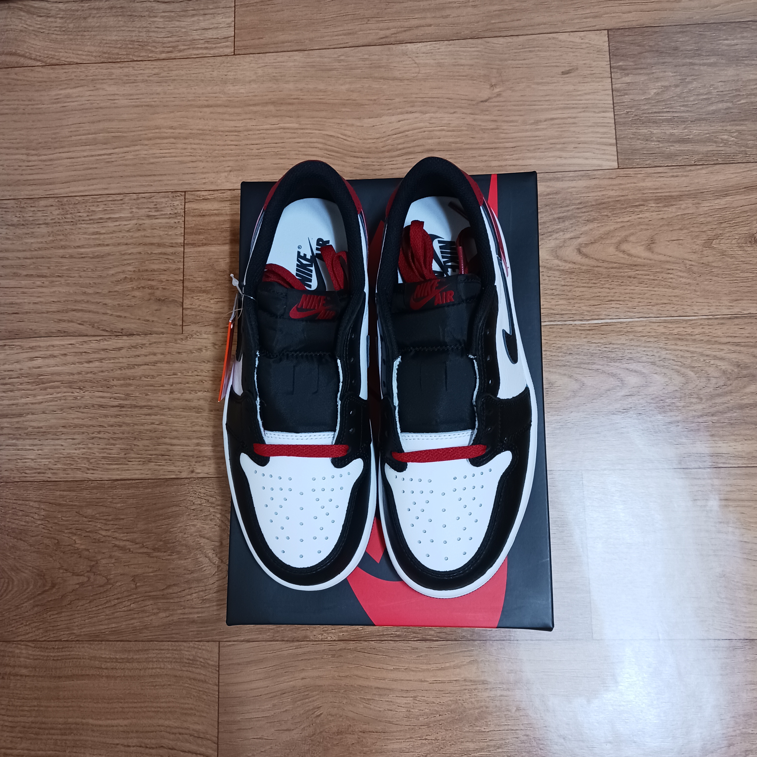 Jordan 1 Retro Low OG Black Toe 착용 스타일 - 2