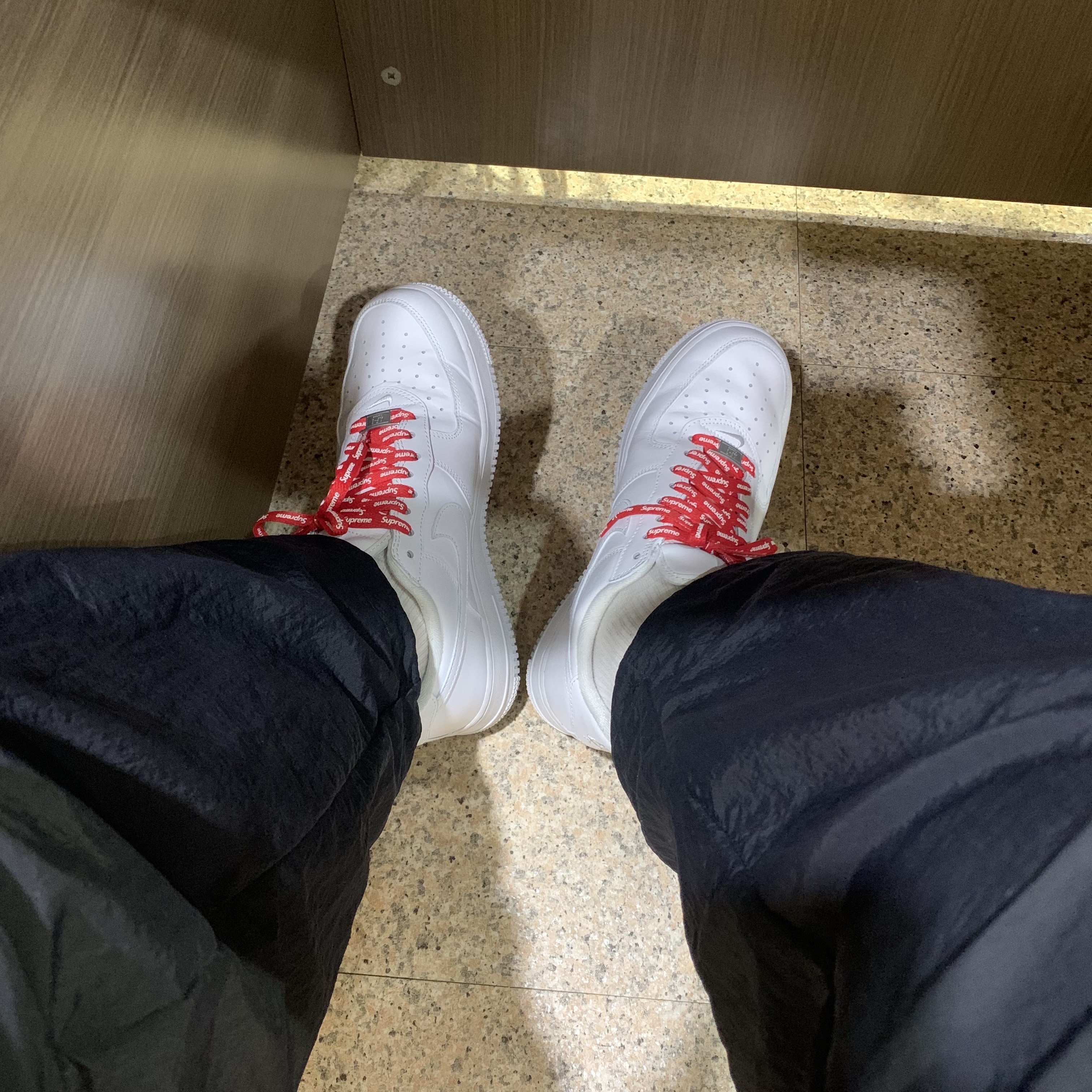 Nike x Supreme Air Force 1 Low White 착용 스타일