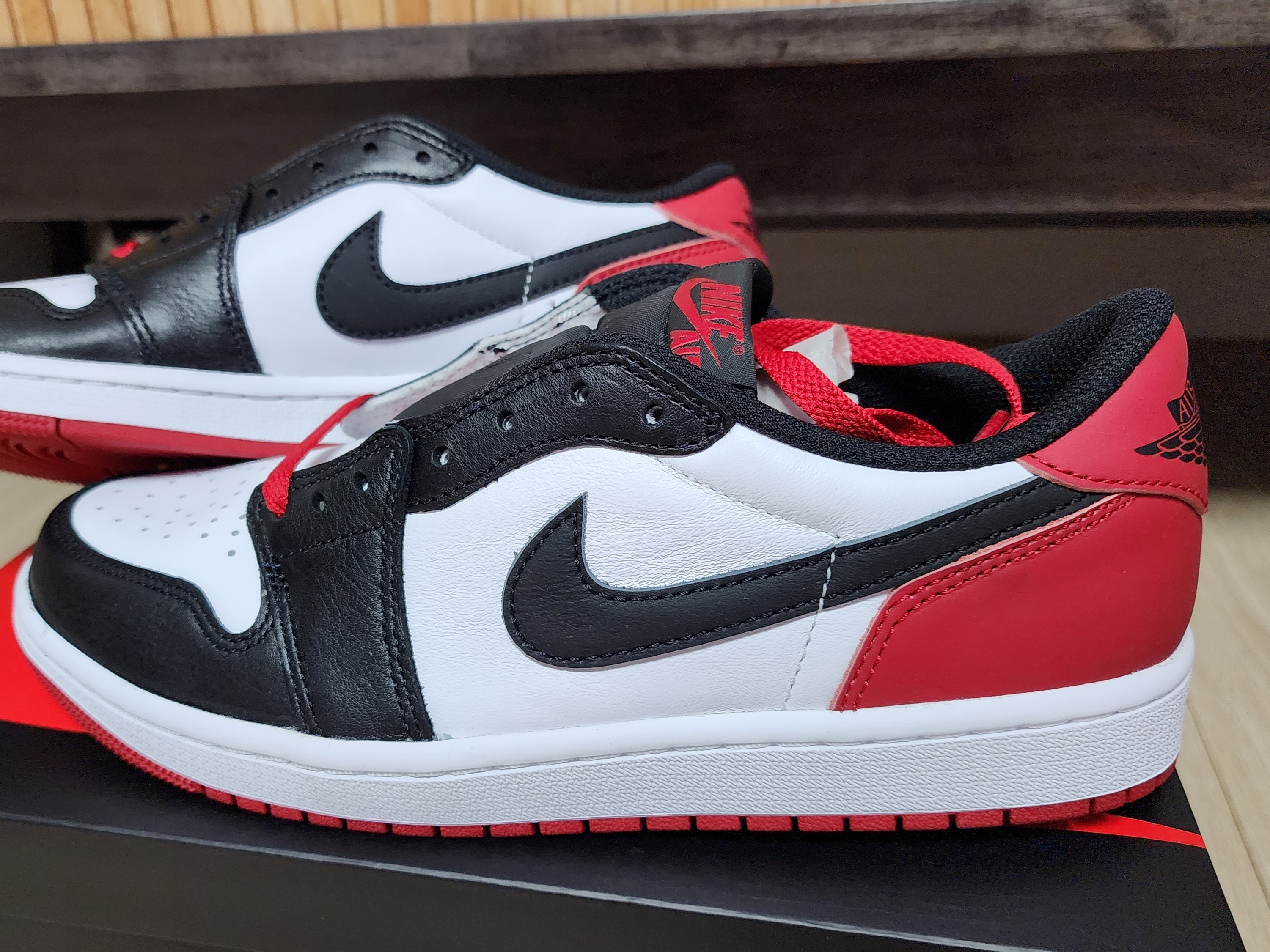 Jordan 1 Retro Low OG Black Toe 착용 스타일 - 1