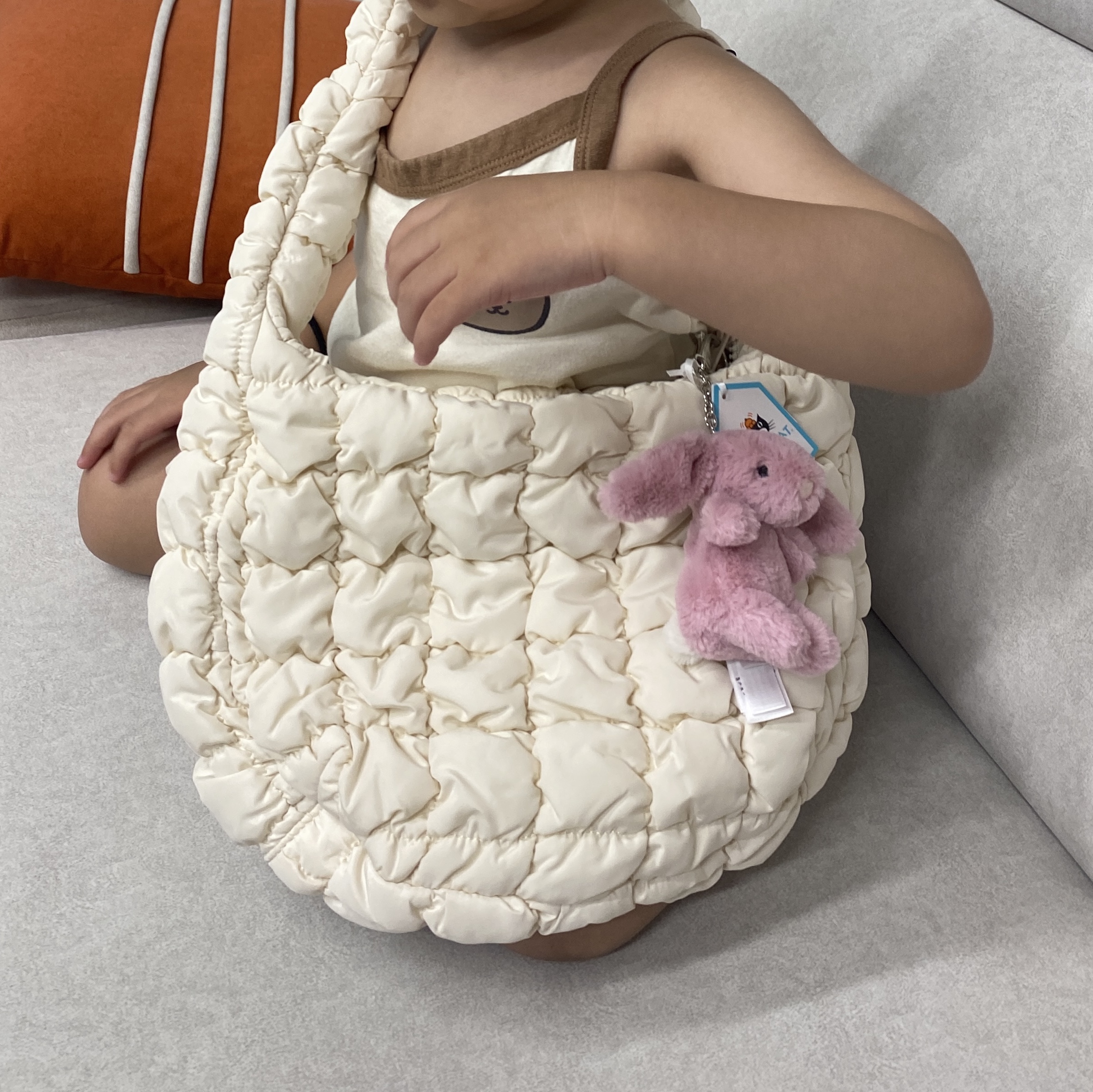 COS Quilted Mini Bag Cream 착용 스타일 - 2