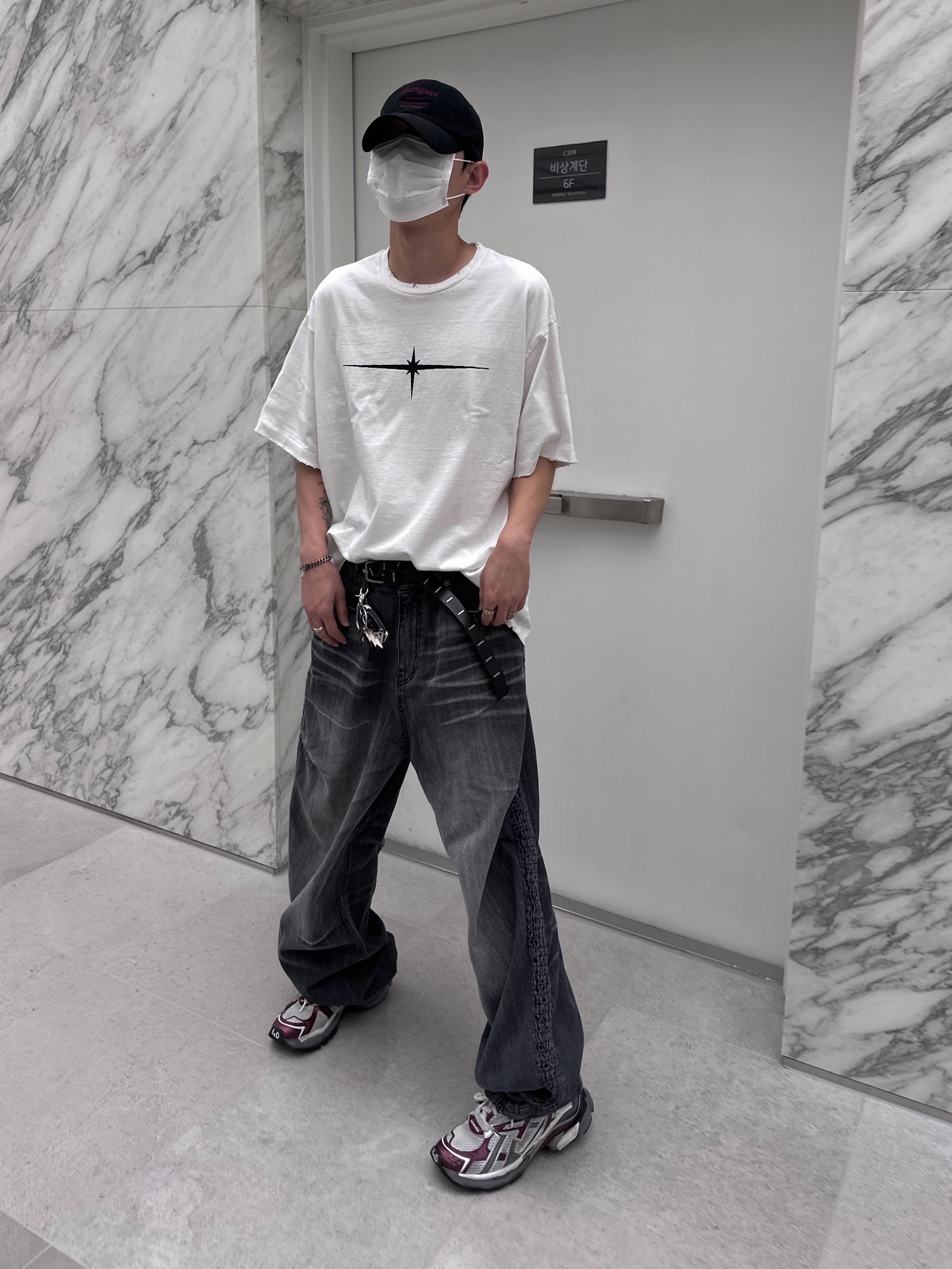 [KREAM 단독] Etce Smocking Baggy Jean Grey, Undermycar Stuttgart Vintage Washing Ball Cap Black Red - 22SS 착용 스타일 - 1