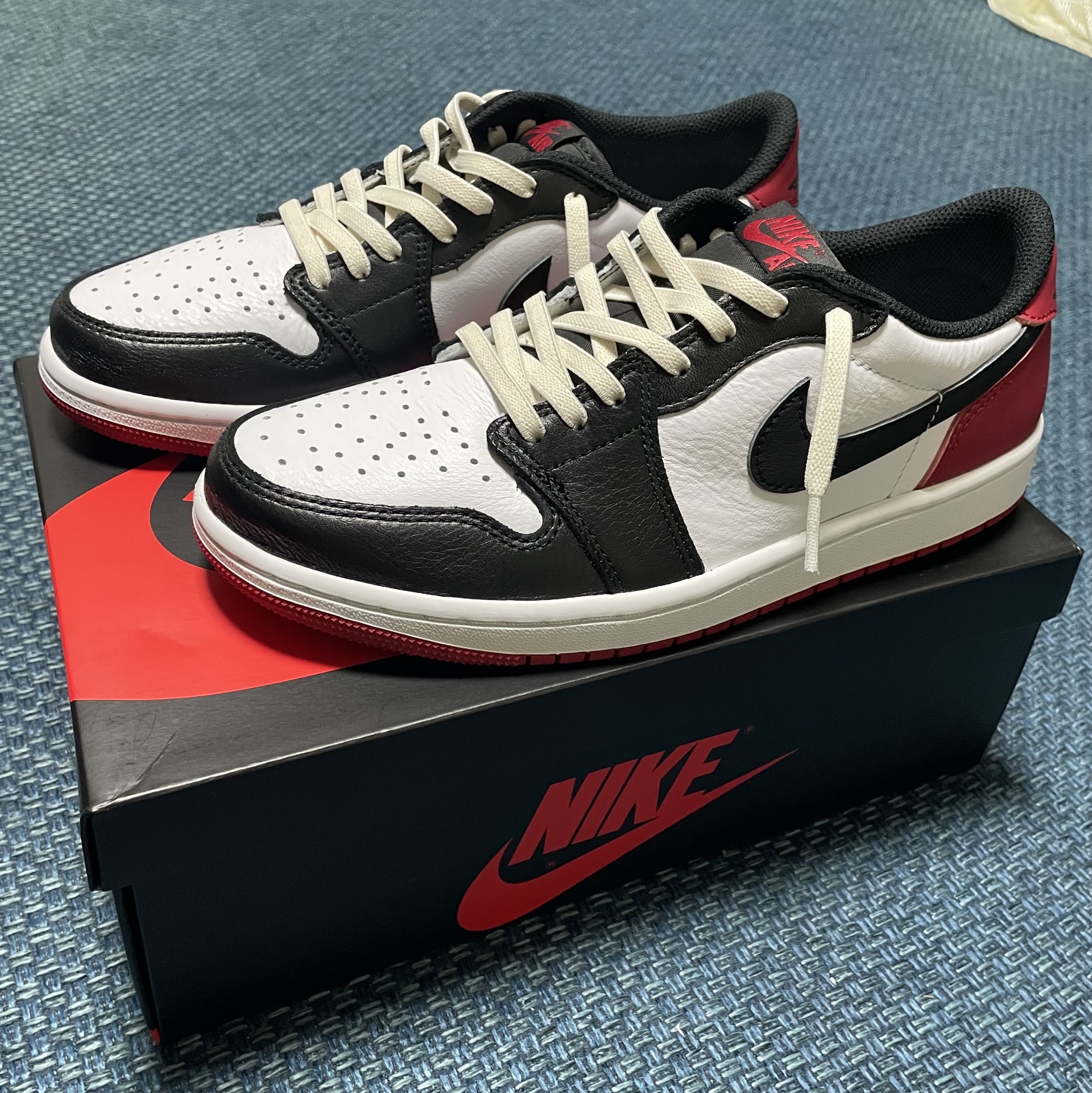 Jordan 1 Retro Low OG Black Toe 착용 스타일 - 1