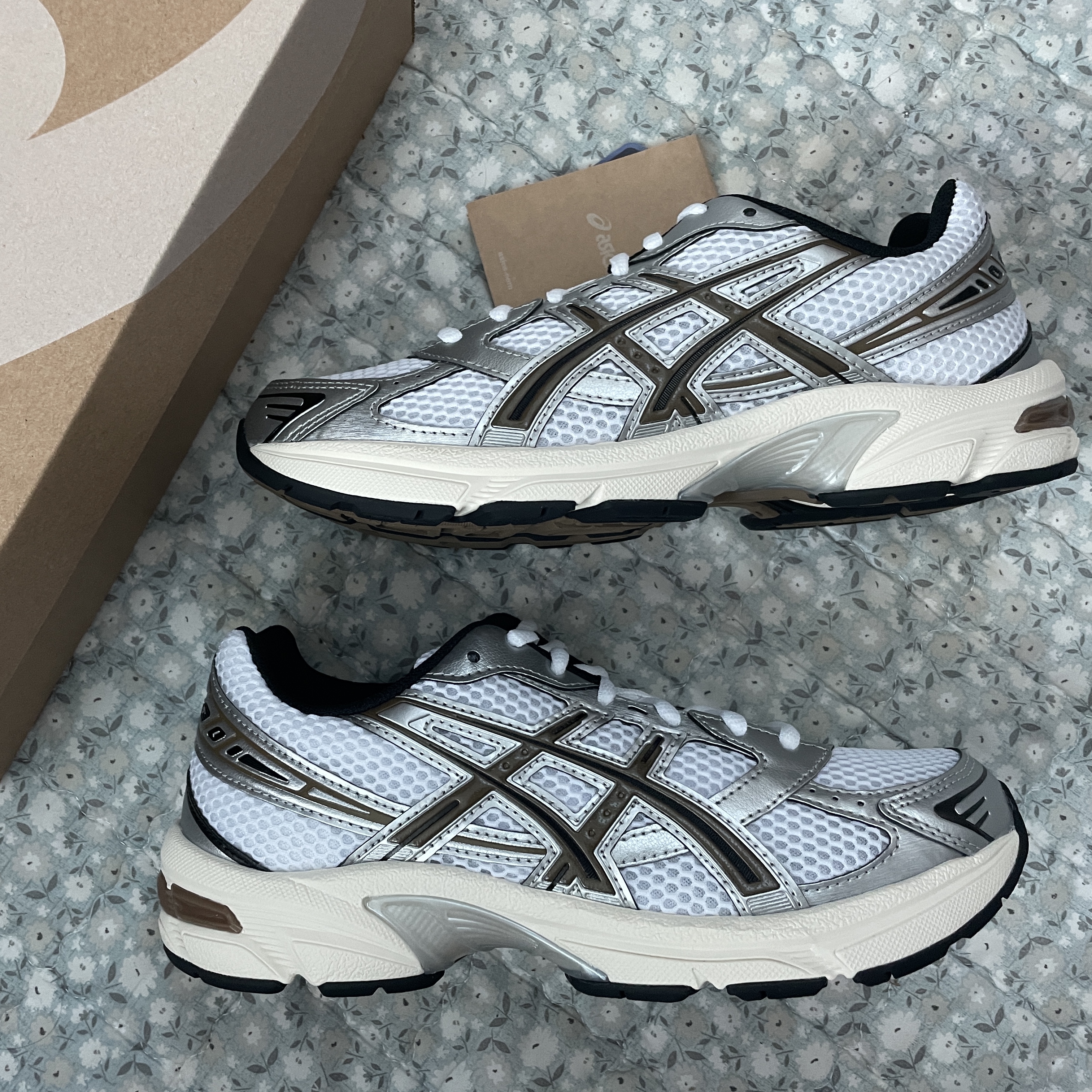 Asics Gel-1130 White Clay Canyon 착용 스타일