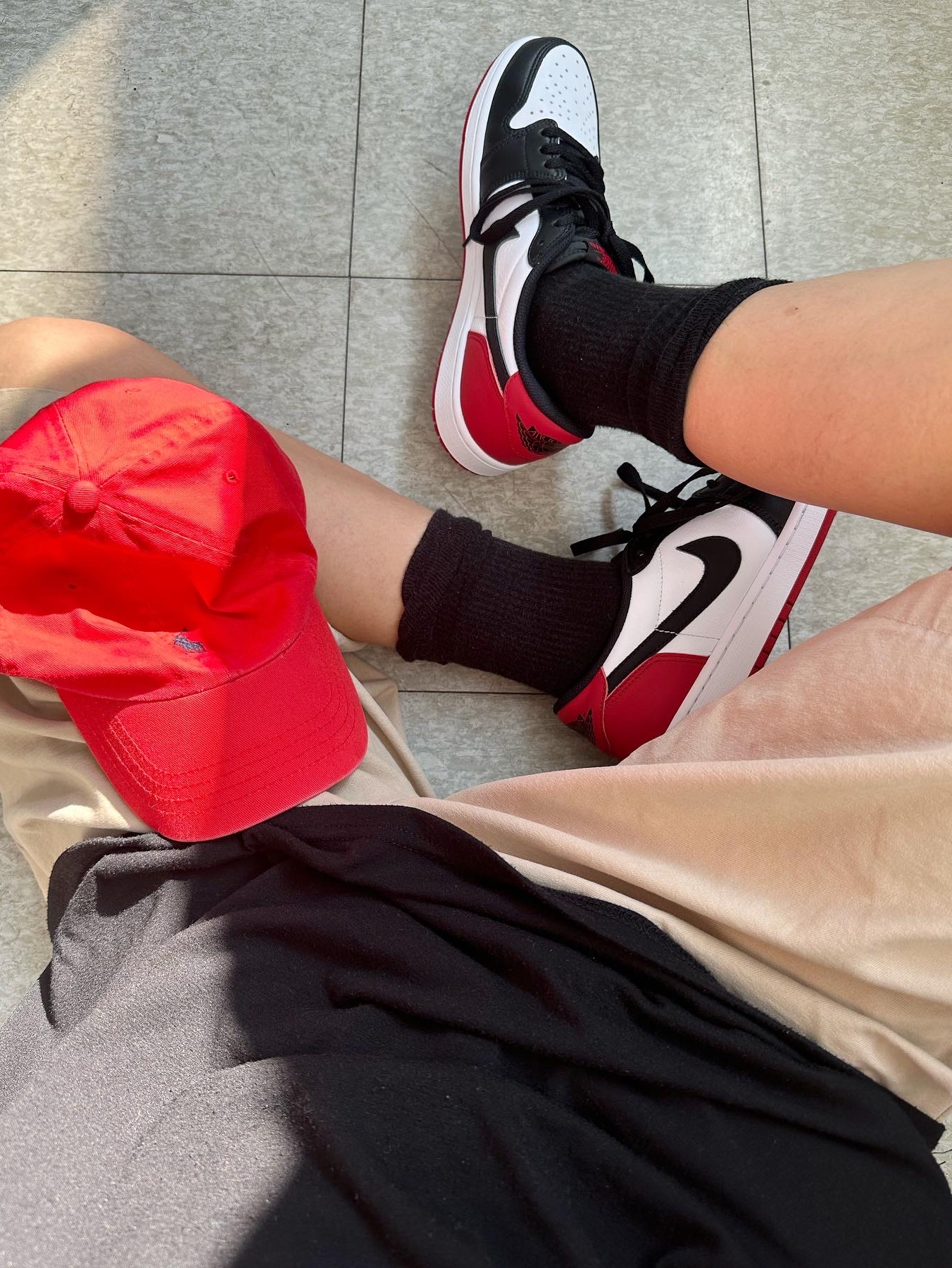 Jordan 1 Retro Low OG Black Toe 착용 스타일 - 2