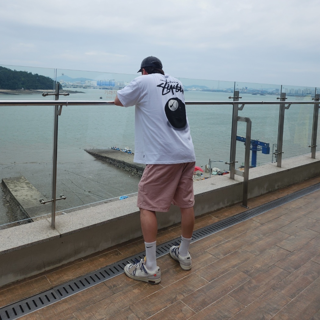 Nike x Stussy NRG FL SS 8 Ball T-Shirt White (DO9322-100) 착용 스타일