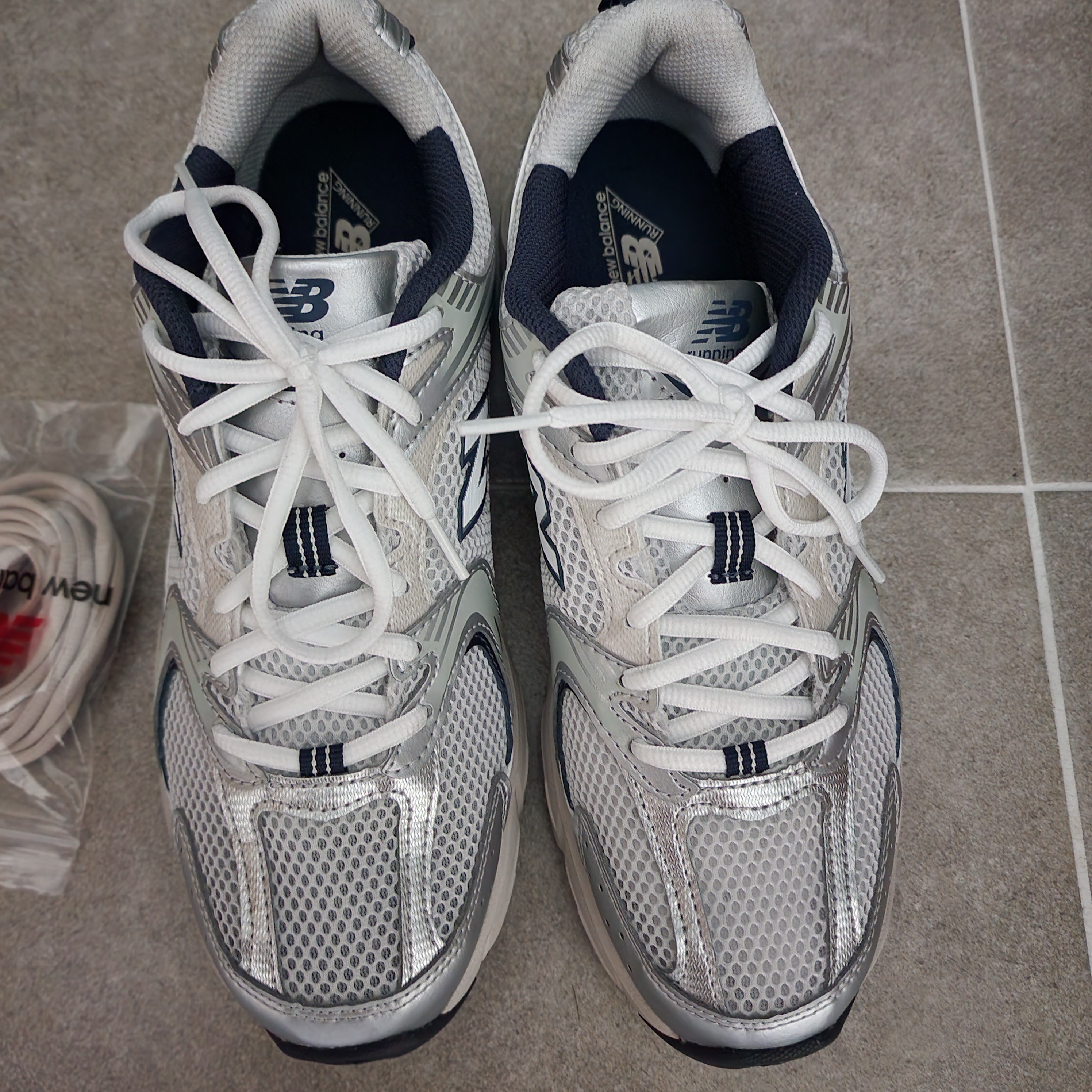 New Balance 530 Steel Grey 착용 스타일