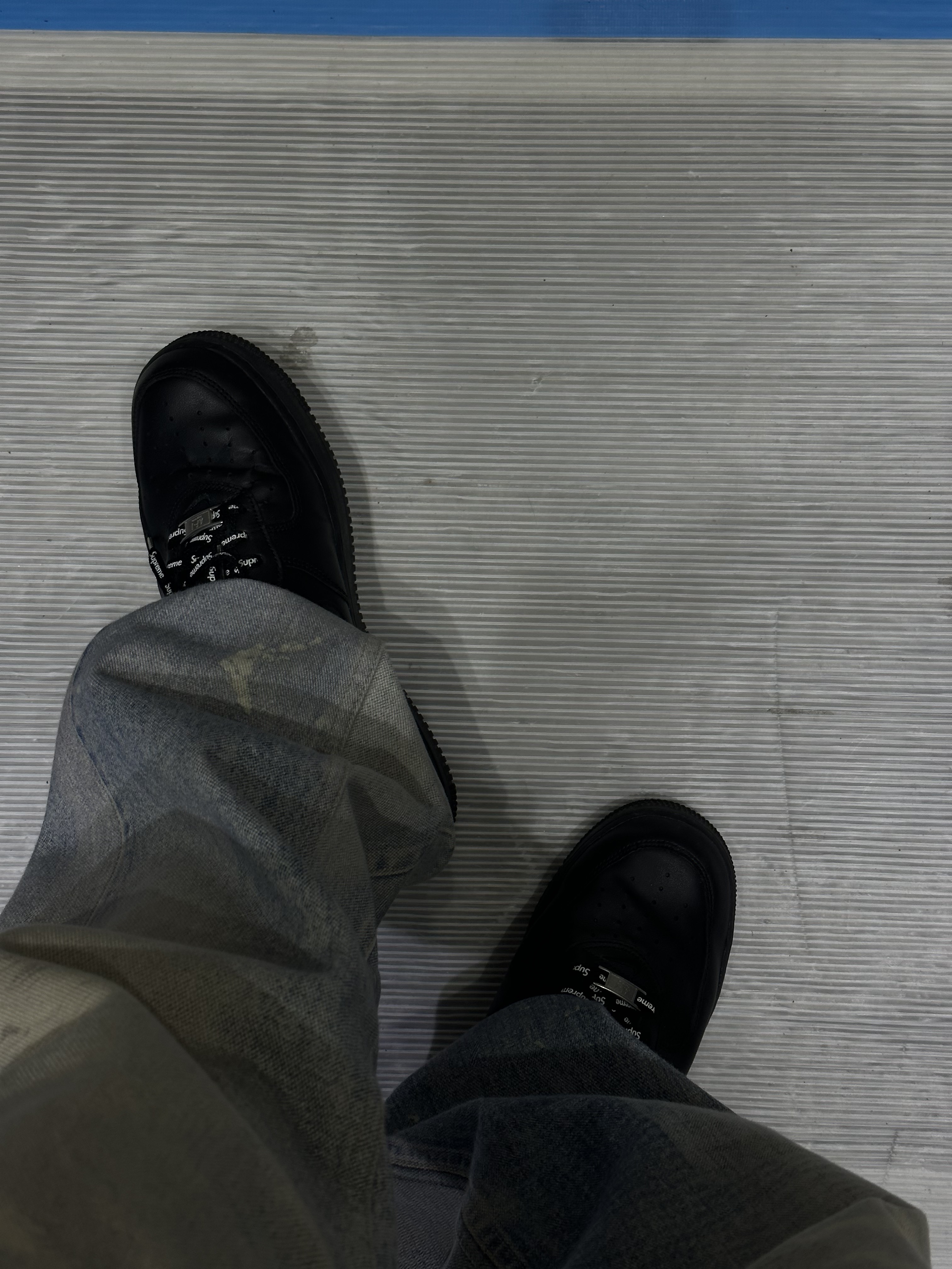 Nike x Supreme Air Force 1 Low Black, Our Legacy Third Cut Digital Denim Print 착용 스타일