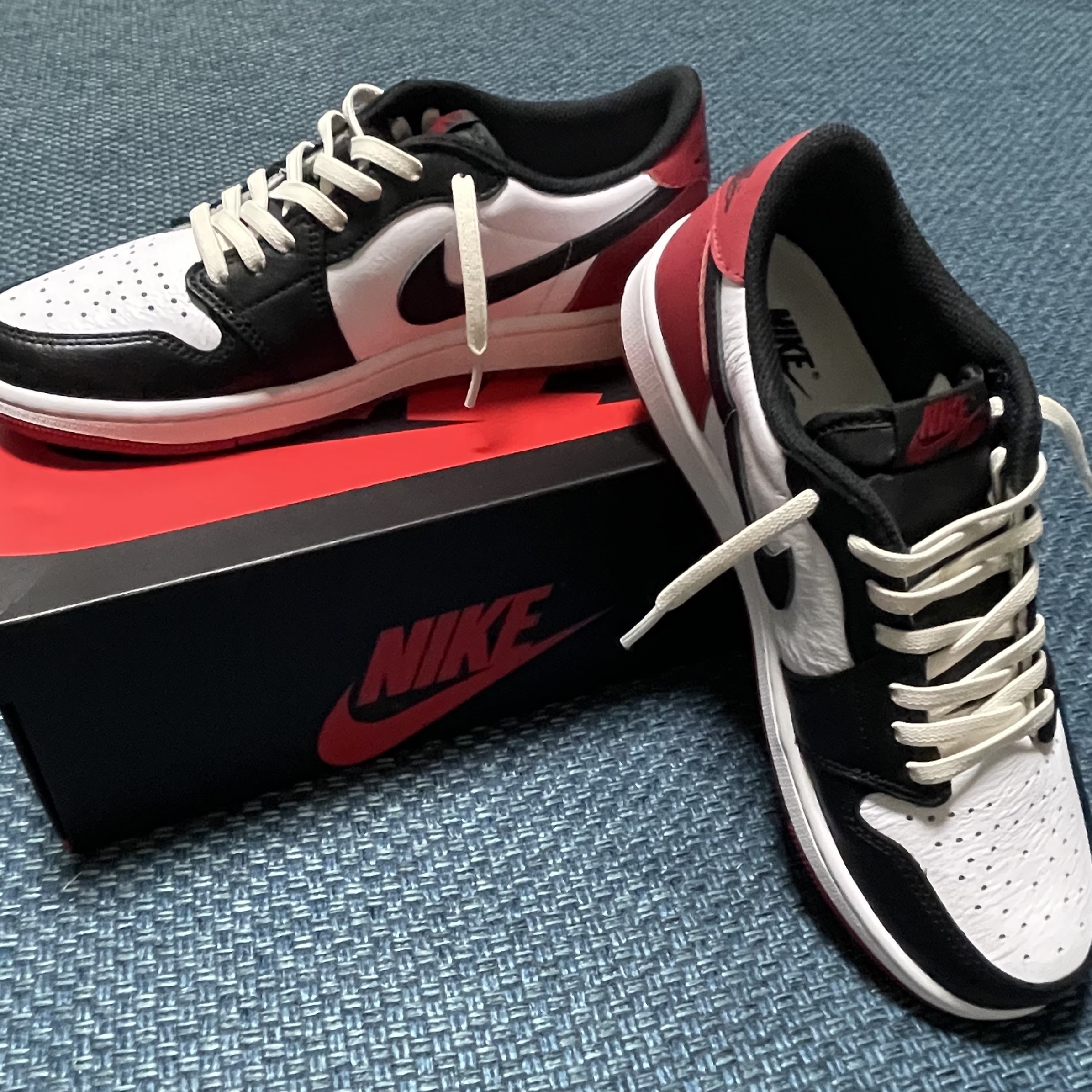 Jordan 1 Retro Low OG Black Toe 착용 스타일 - 2