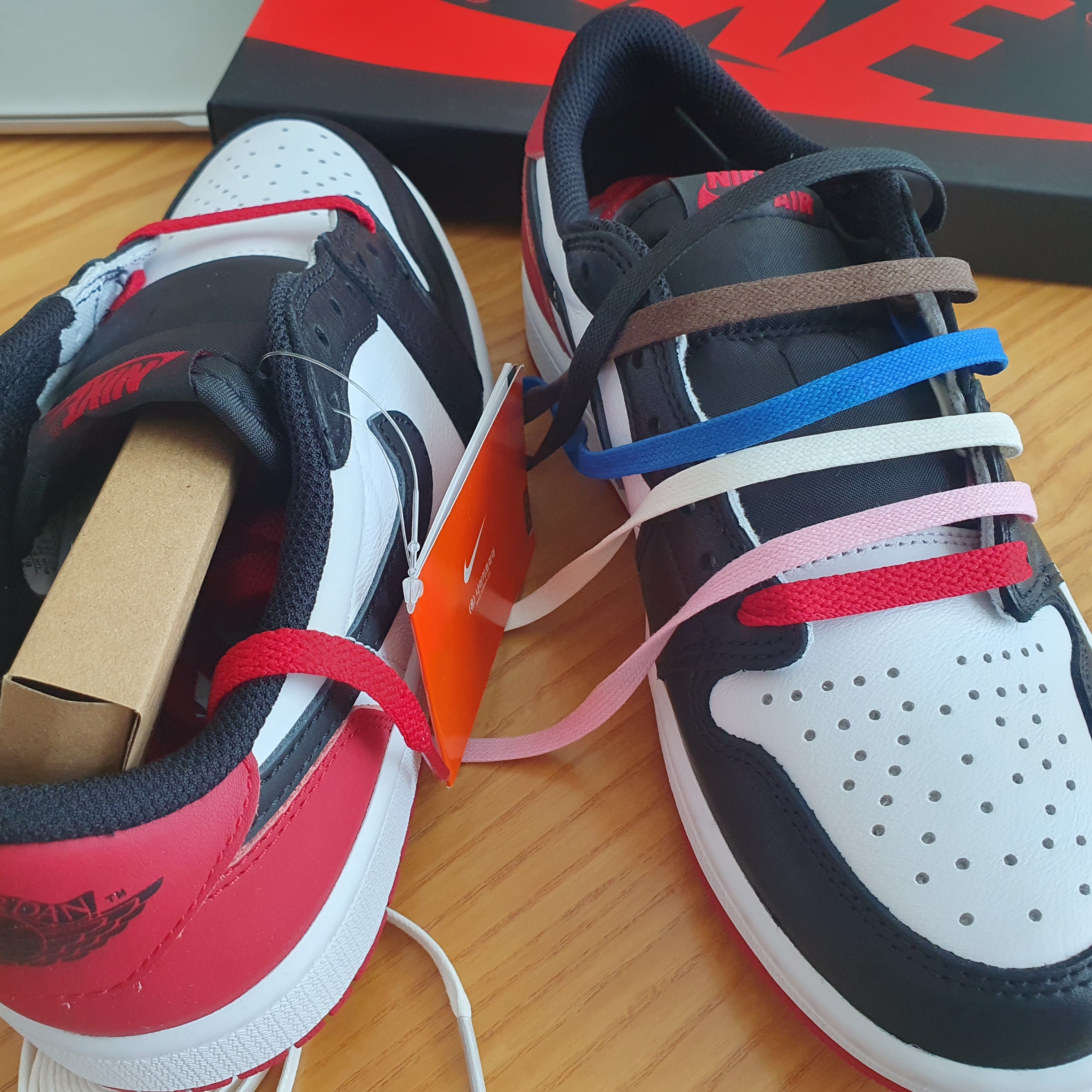 Jordan 1 Retro Low OG Black Toe 착용 스타일 - 2