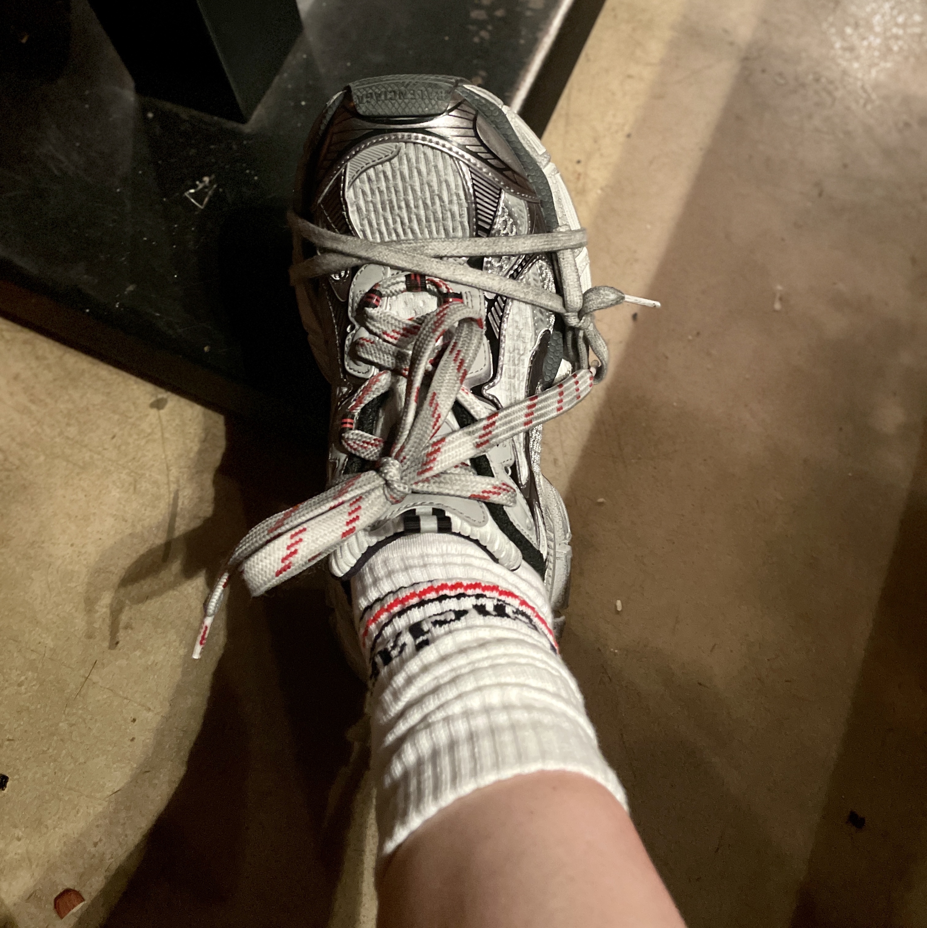(W) Balenciaga 3XL Sneakers Grey White Red, Balenciaga 3XL Sneakers Grey White Red 착용 스타일