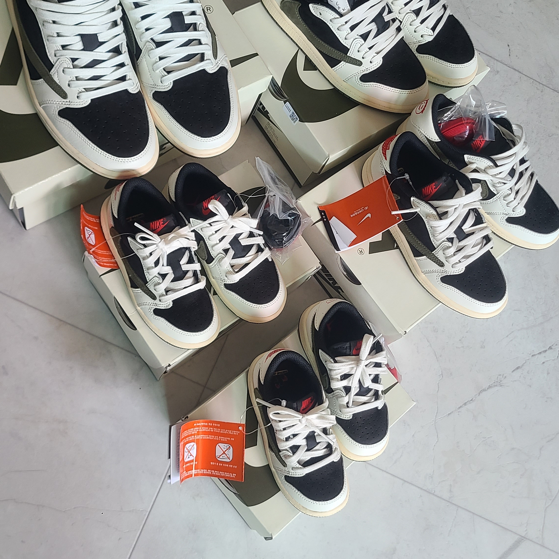 (W) Jordan 1 x Travis Scott Retro Low OG SP Medium Olive 착용 스타일 - 1