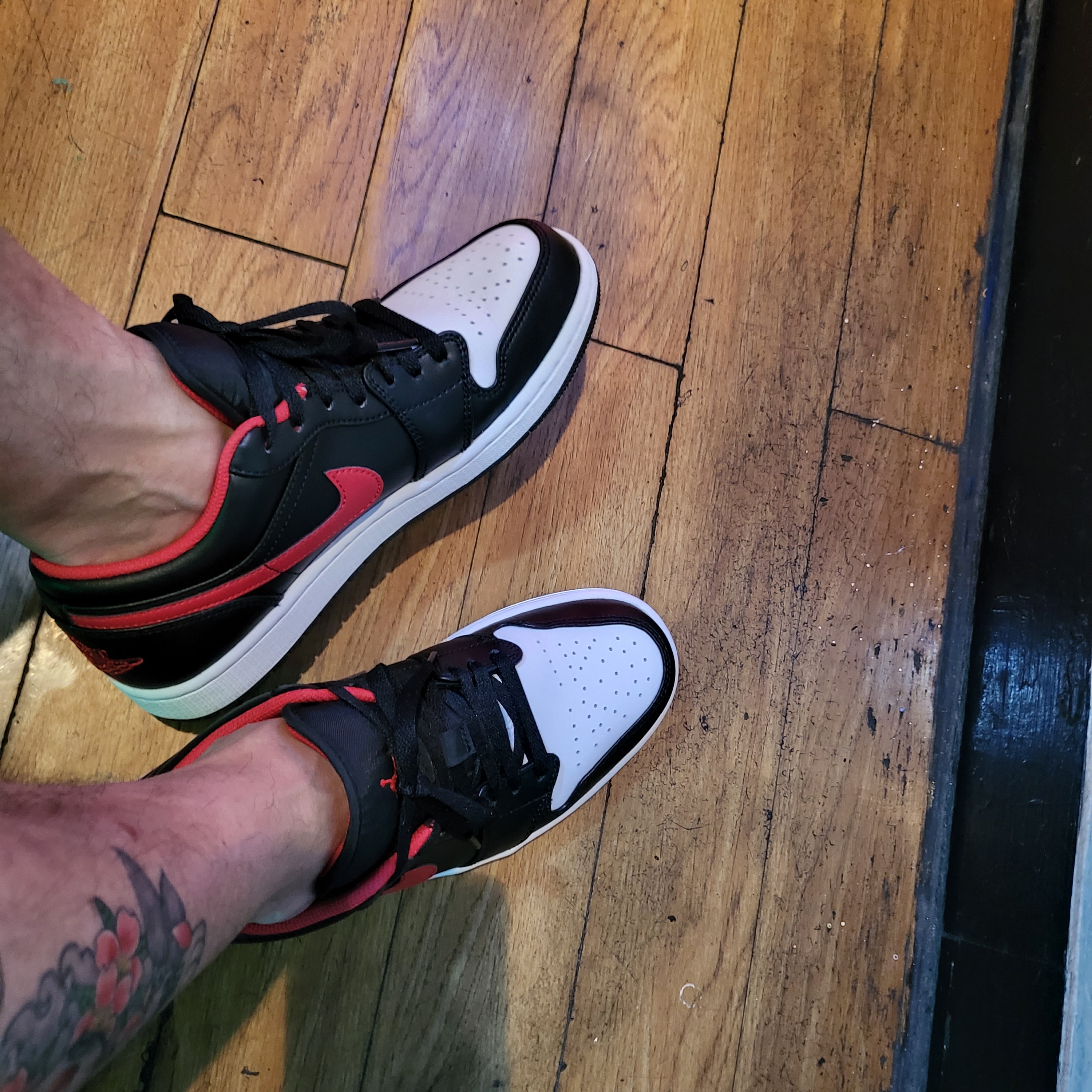 Jordan 1 Low Black Fire Red 착용 스타일 - 2