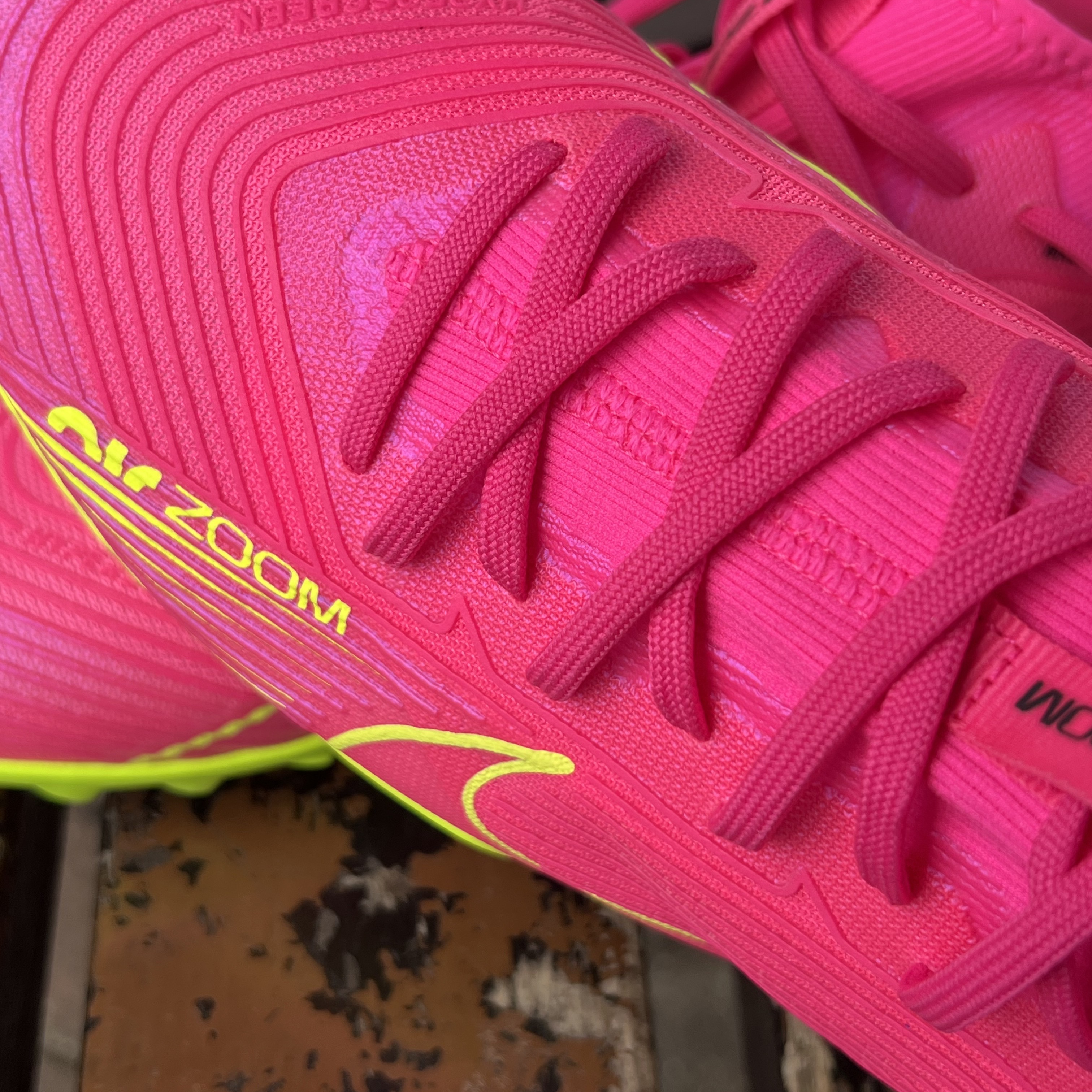 Nike Zoom Mercurial Vapor 15 Pro TF Pink Blast Volt 착용 스타일