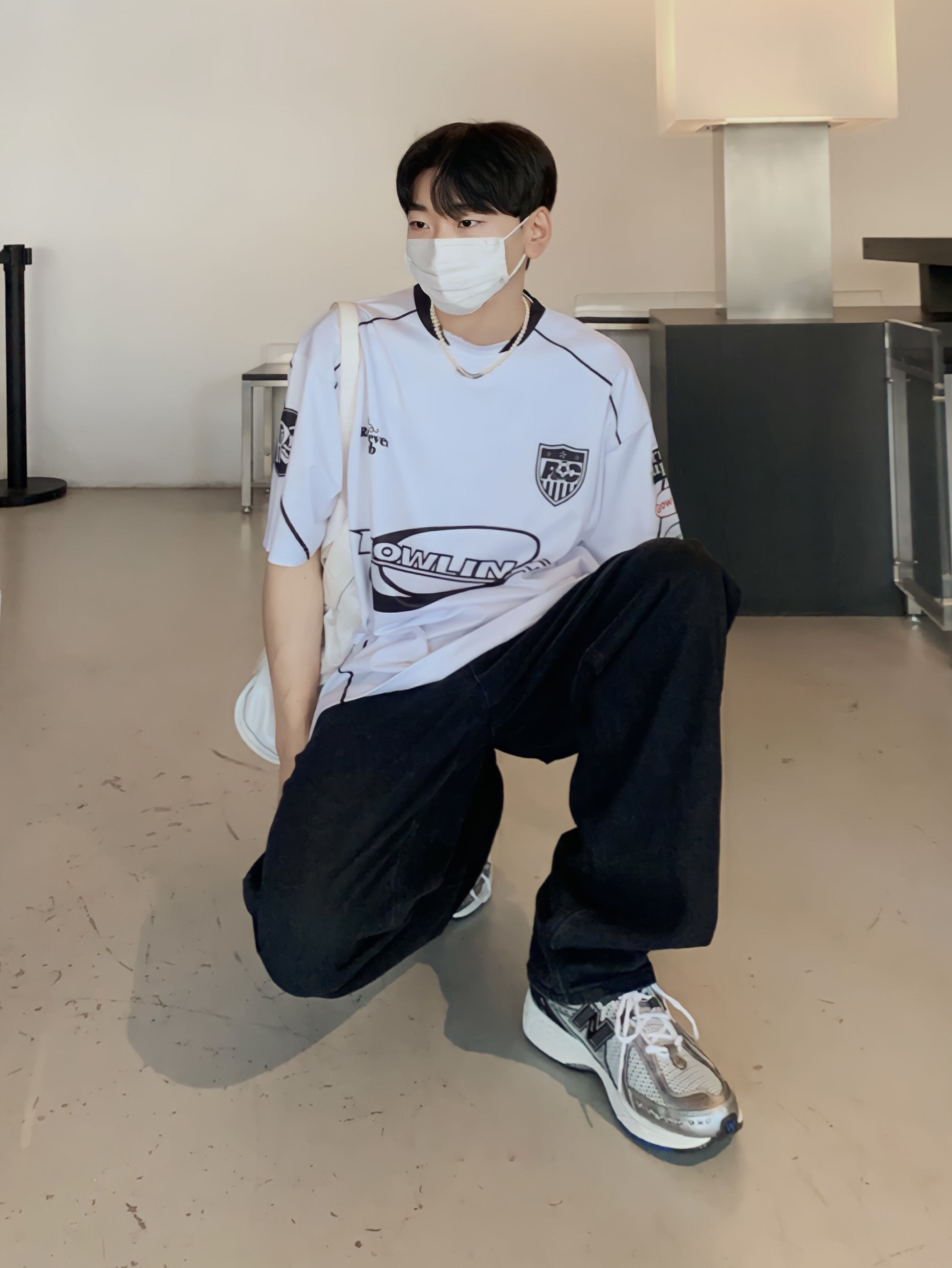 New Balance 860v2 Metallic Silver 착용 스타일 - 1