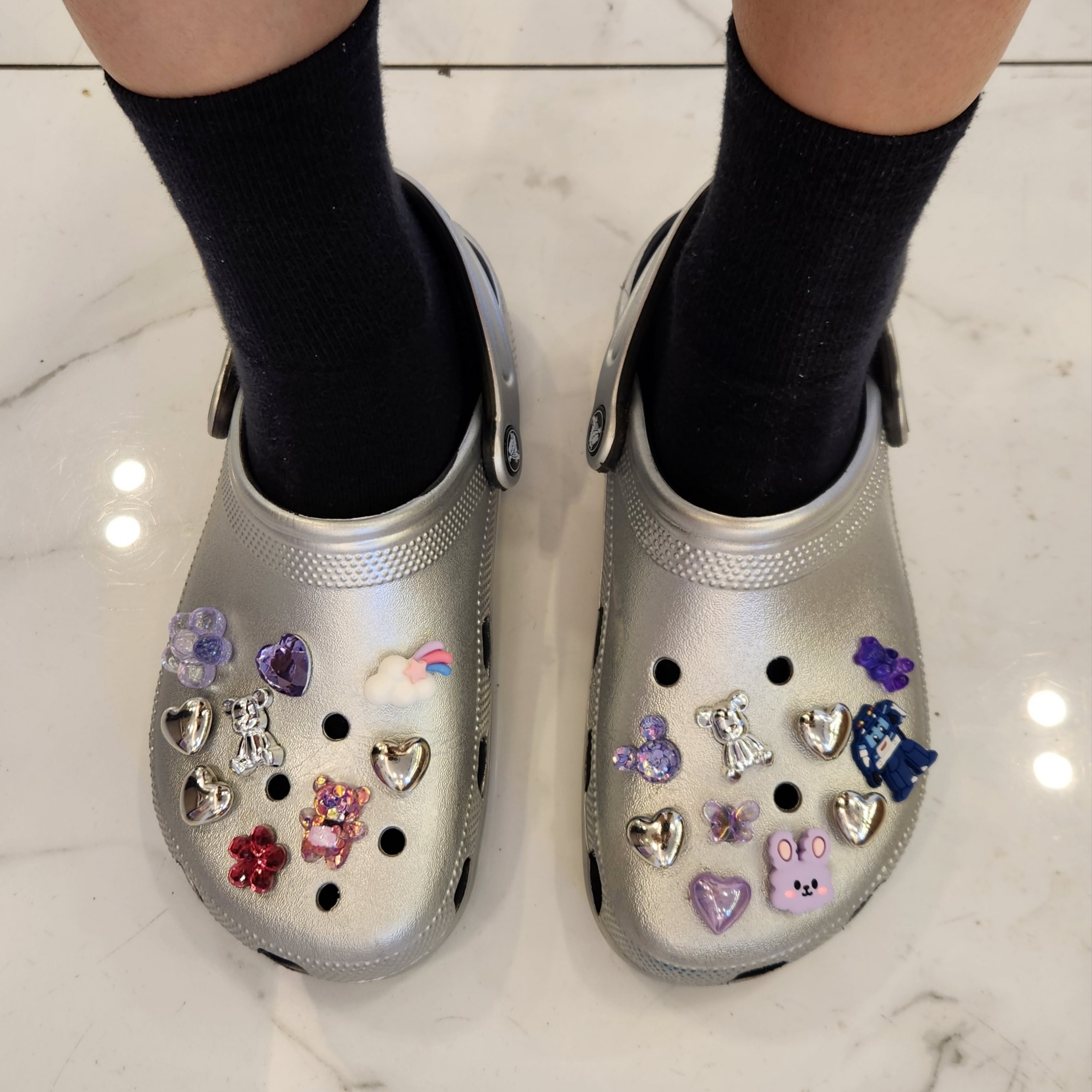 Crocs Classic Metallic Clog Silver 착용 스타일