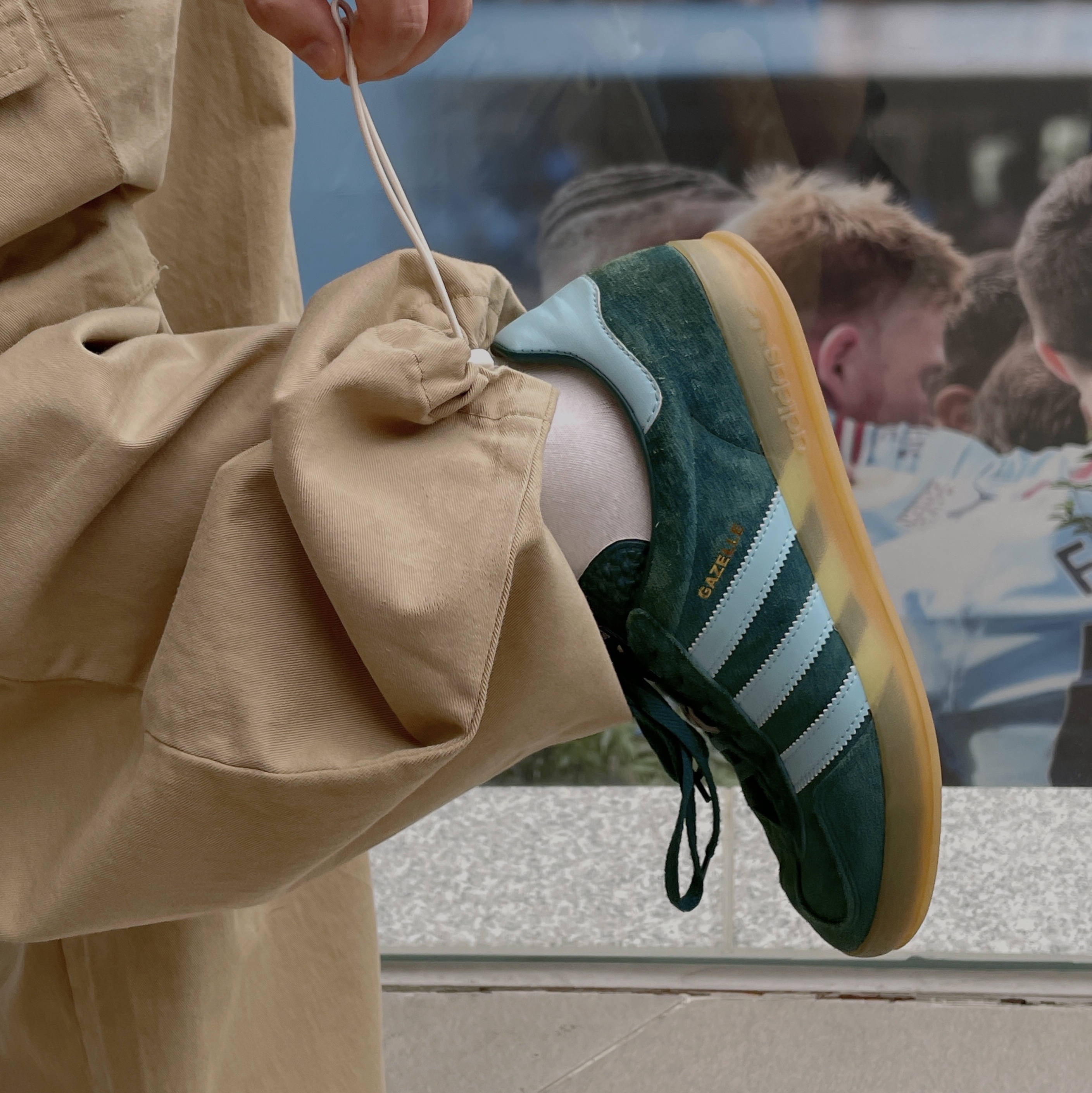 Adidas Gazelle Indoor Collegiate Green Hazy Sky 착용 스타일 - 1