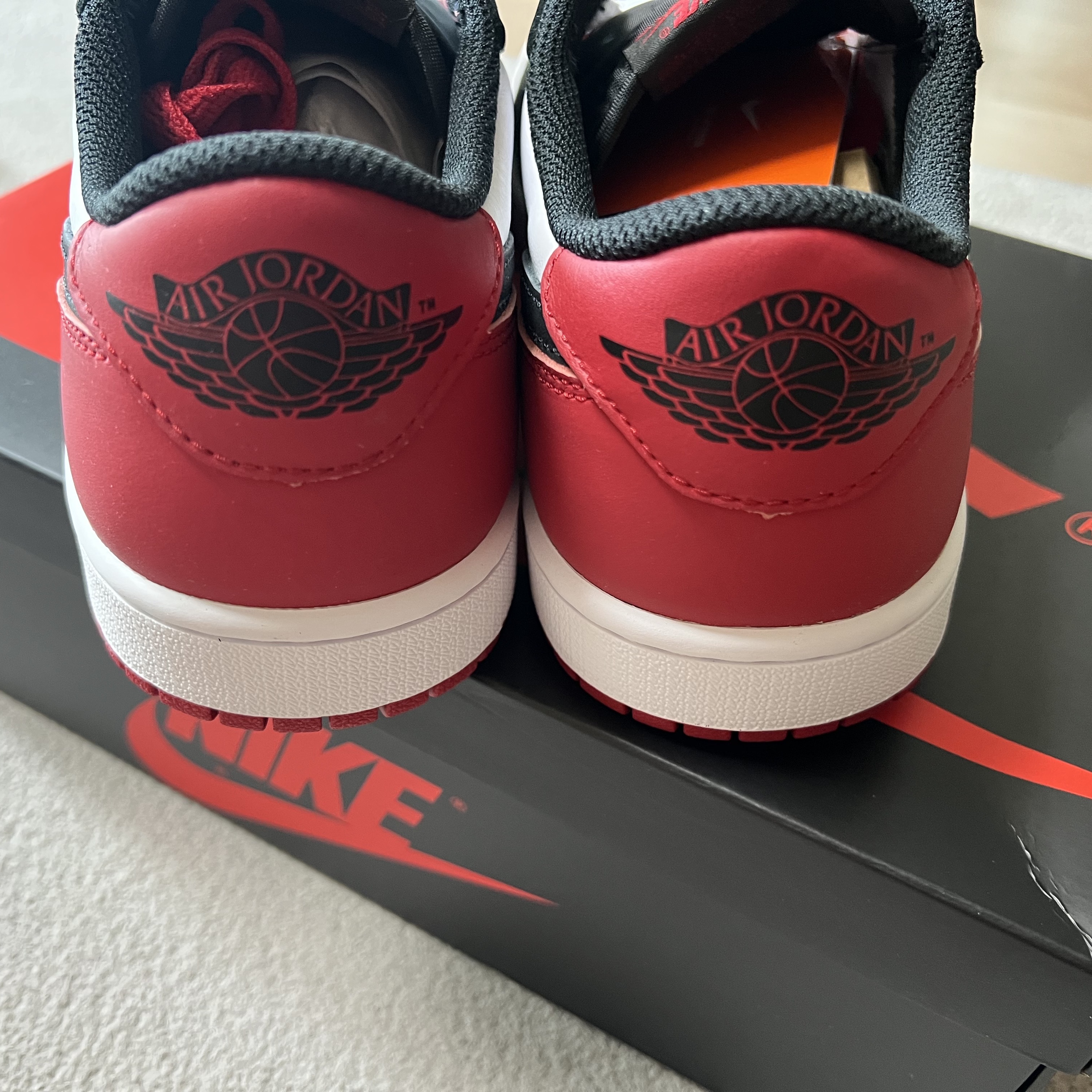 Jordan 1 Retro Low OG Black Toe 착용 스타일 - 3