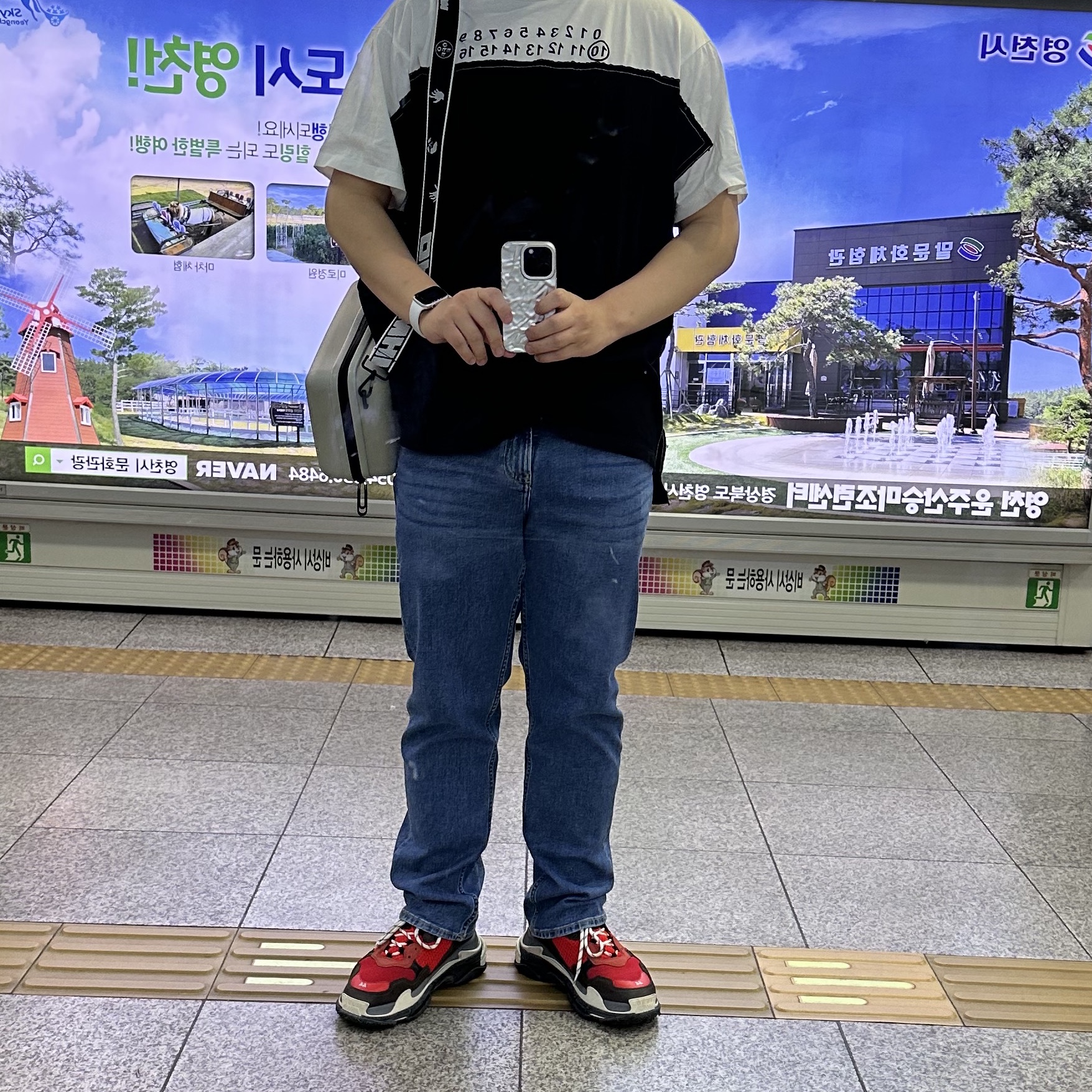 Balenciaga Triple S Red Black 2018, Off-White x Amore Pacific Protection Box (Without Cosmetics) 착용 스타일