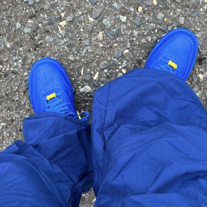 Nike x Ambush Air Force 1 Low SP Game Royal and Vivid Sulfur 착용 스타일