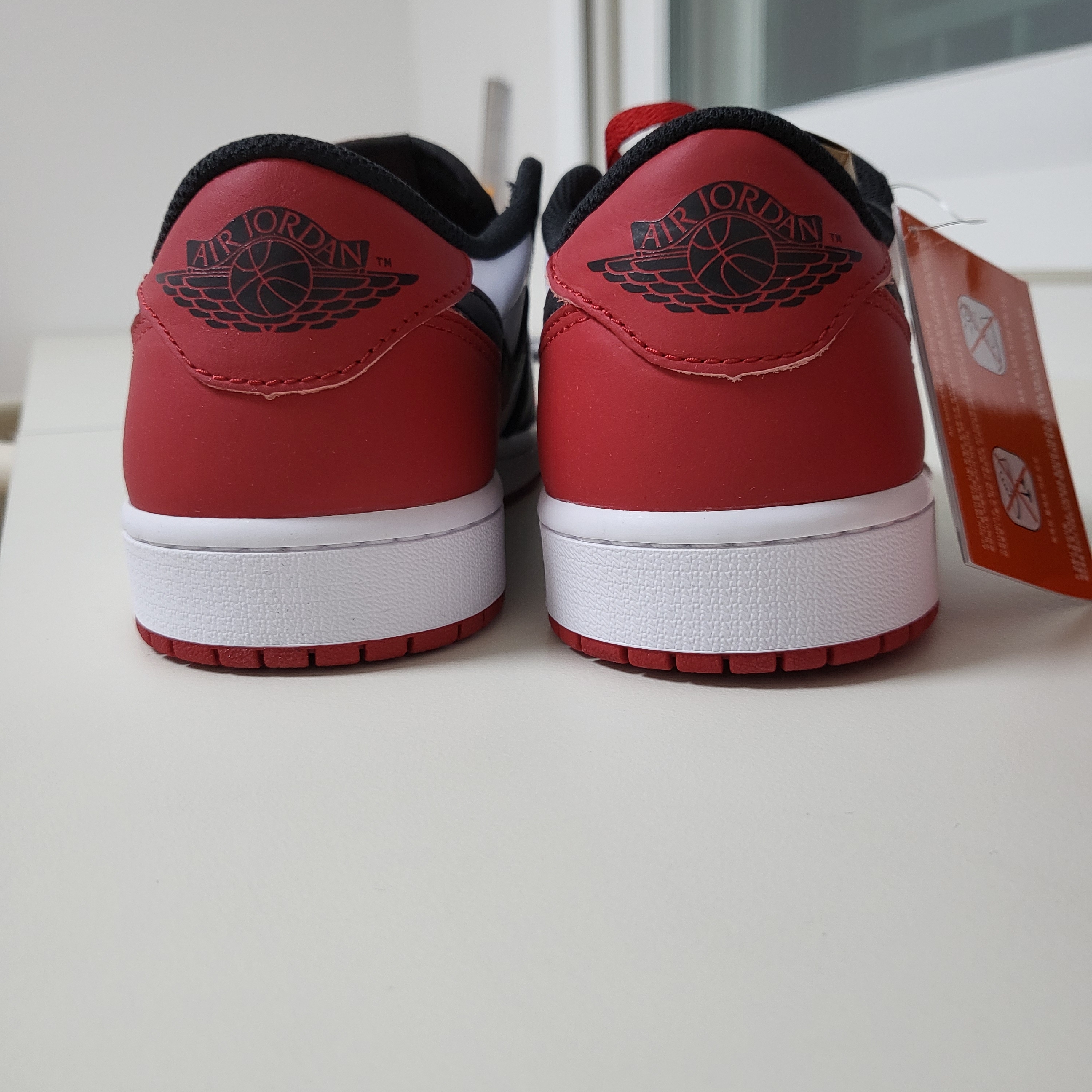 Jordan 1 Retro Low OG Black Toe 착용 스타일 - 2