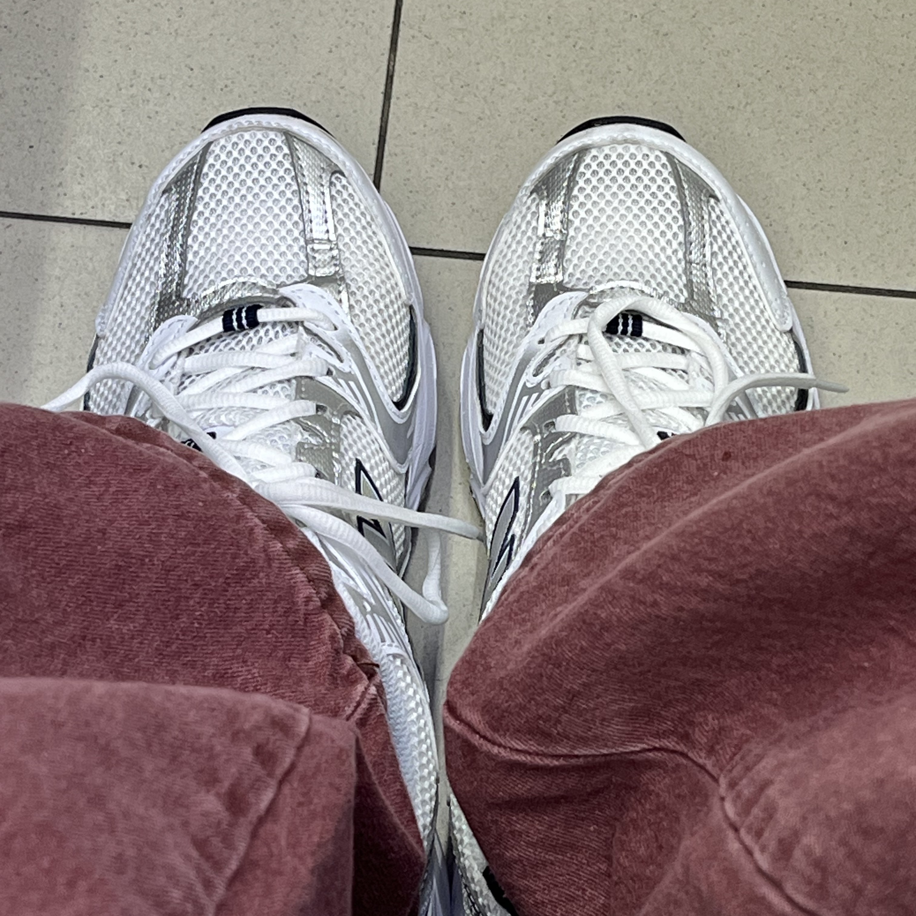 New Balance 530 White 착용 스타일