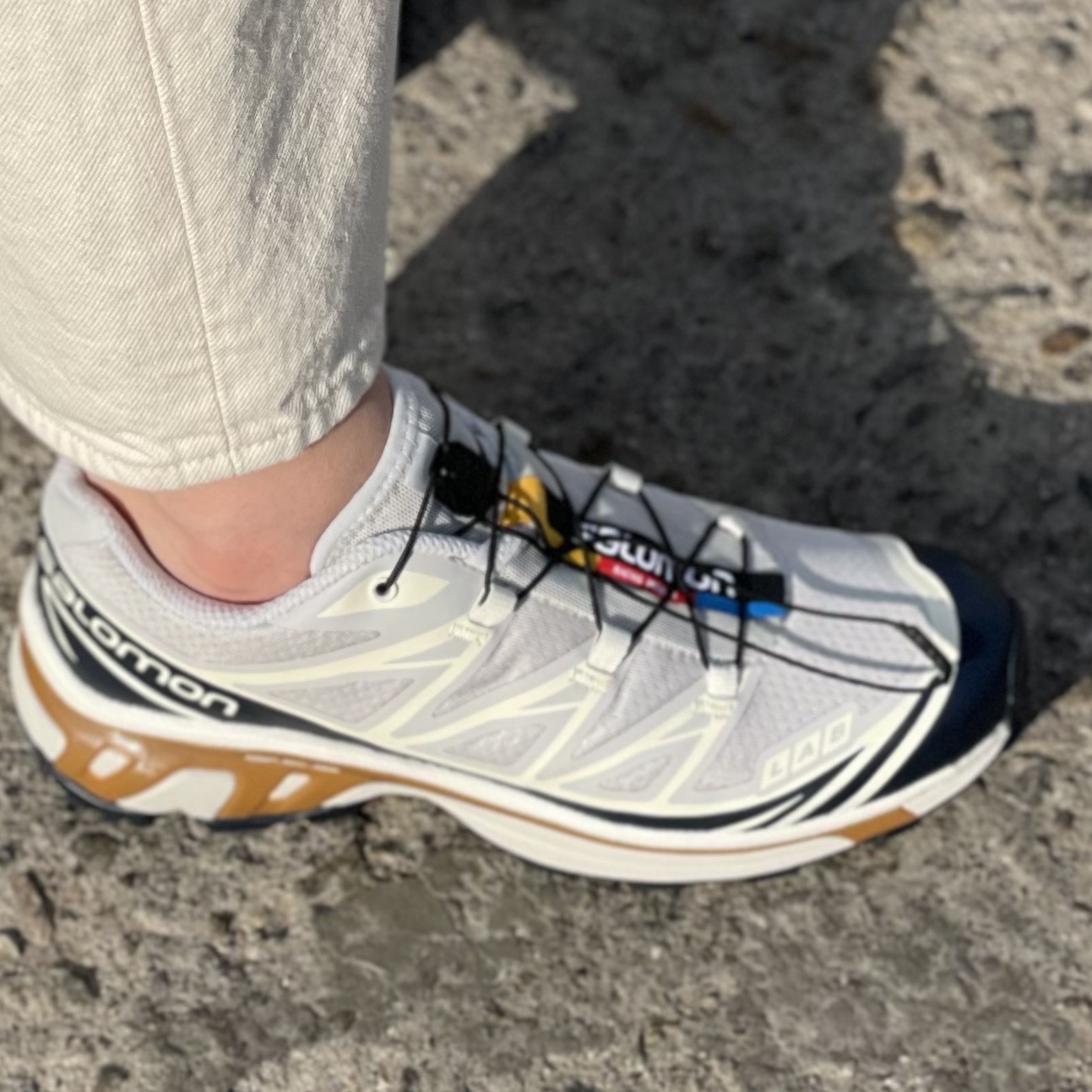 Salomon XT-6 Lunar Rock Dark Sapphire 착용 스타일