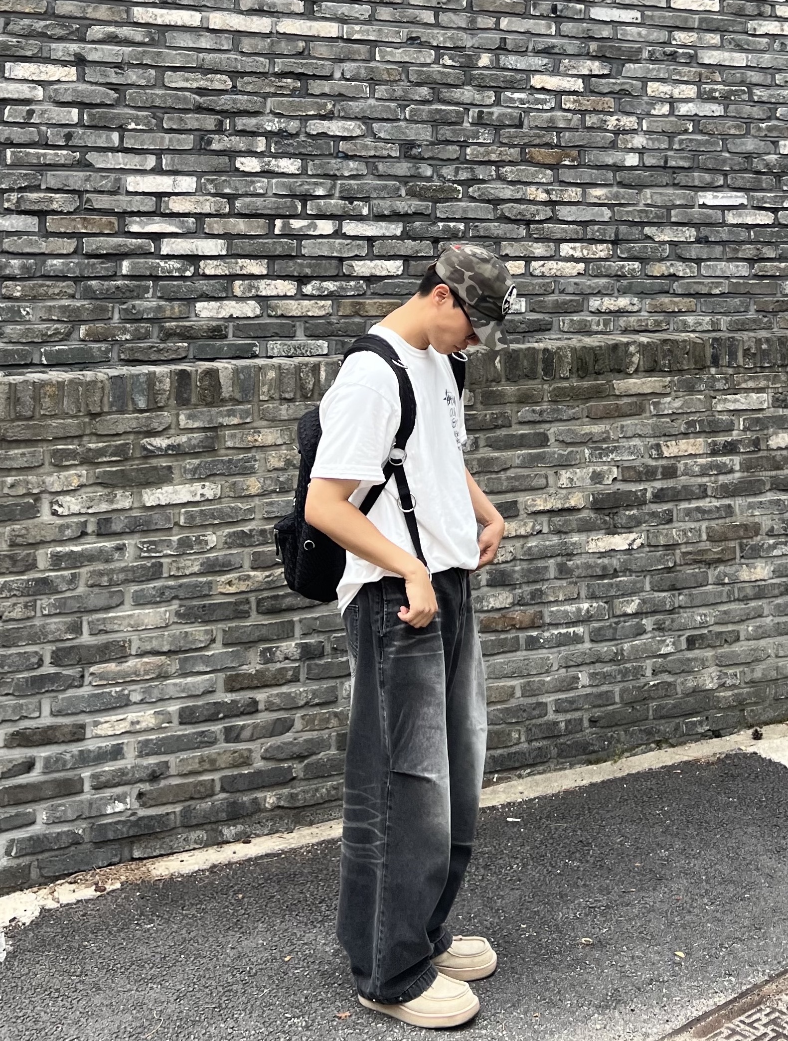 [KREAM 단독] Etce Smocking Baggy Jean Grey, Stussy x Our Legacy Surfman T-Shirt White - 21SS 착용 스타일 - 2