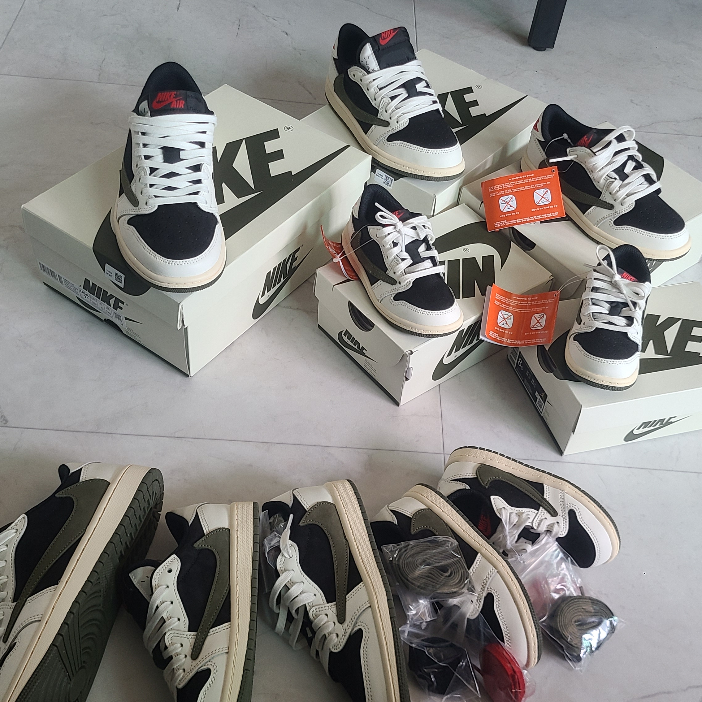 (W) Jordan 1 x Travis Scott Retro Low OG SP Medium Olive 착용 스타일 - 2