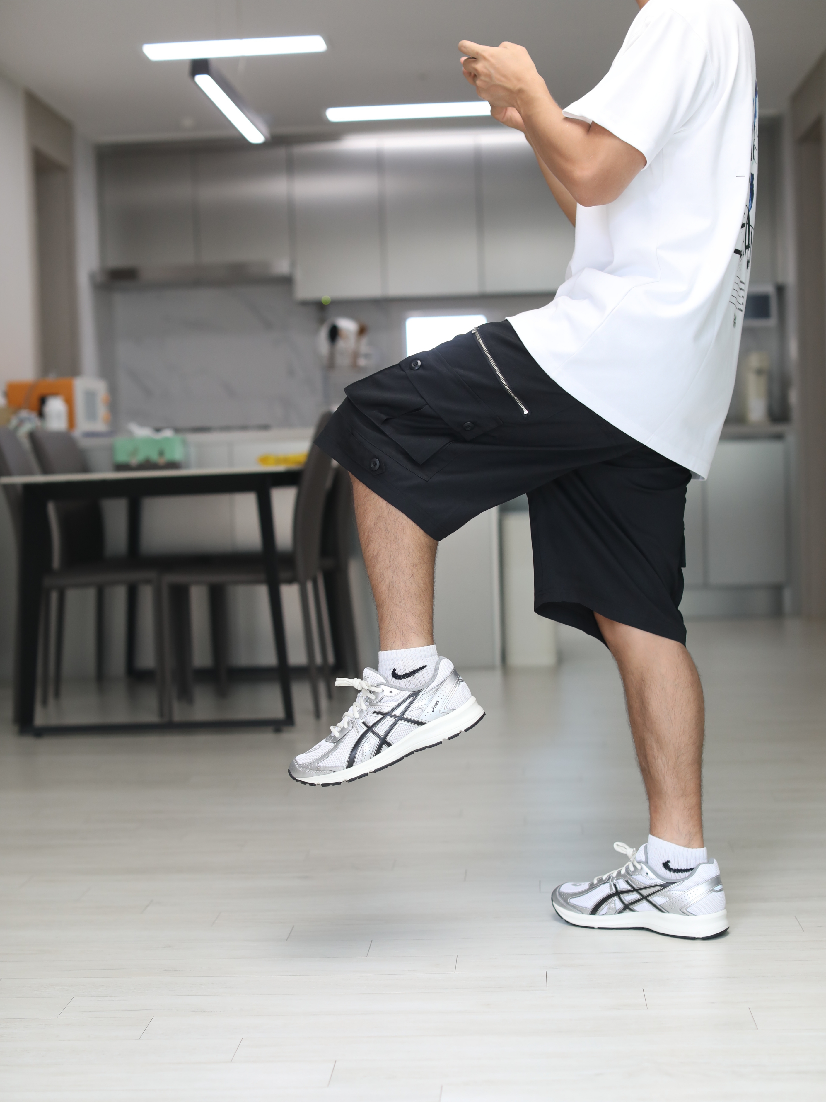 Asics Jog 100 S White Black - 2E Wide 착용 스타일 - 1