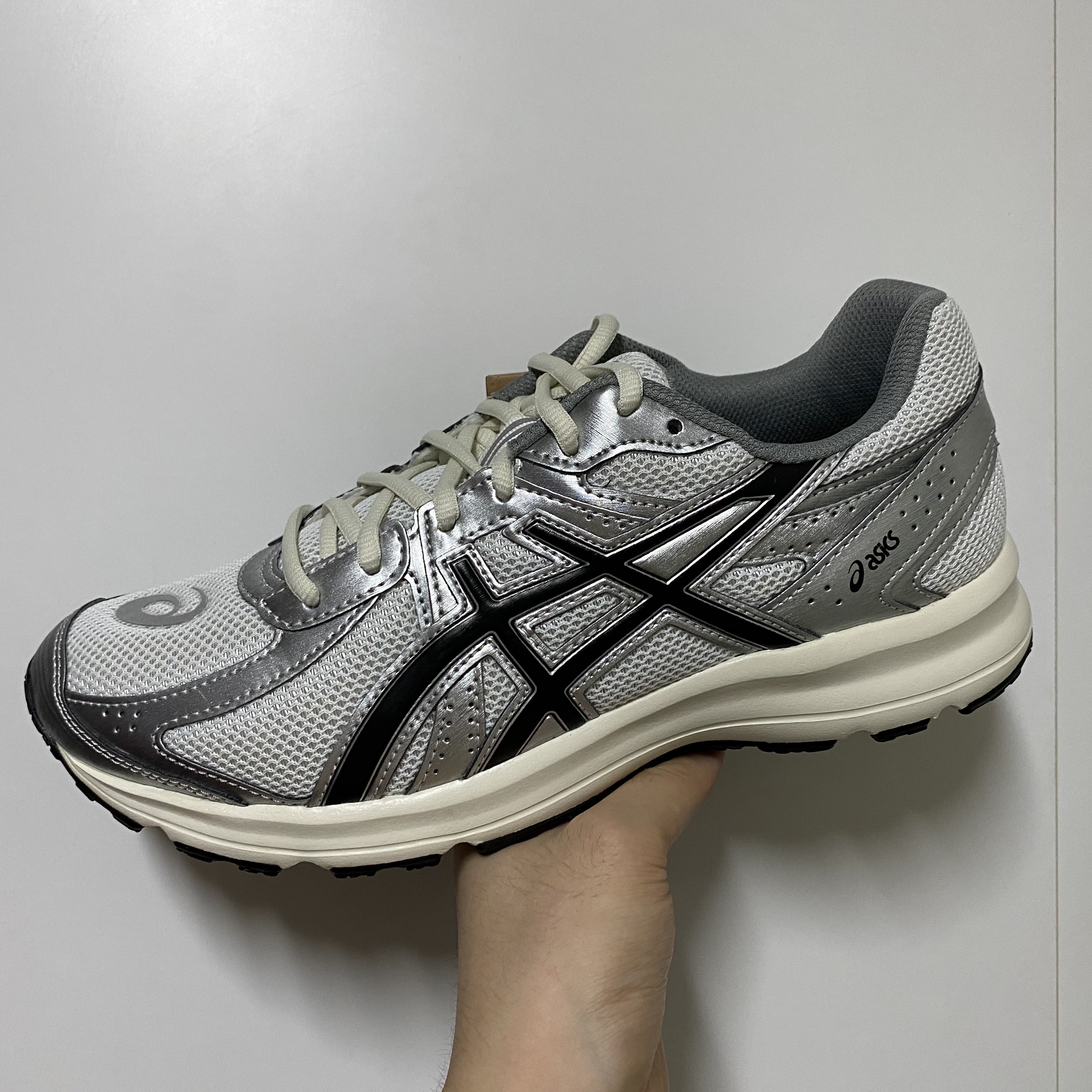 Asics Jog 100 S White Black - 2E Wide 착용 스타일