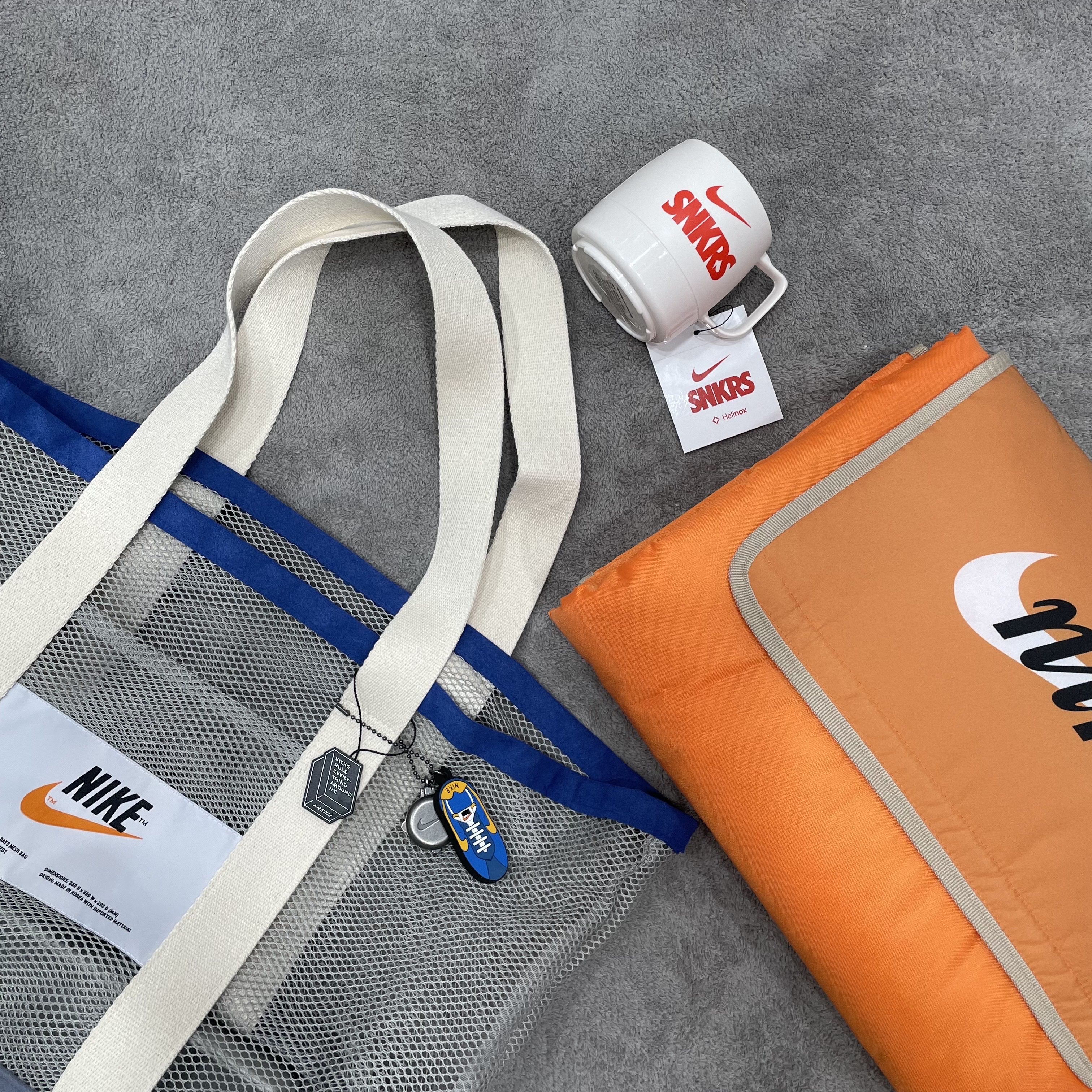 Nike Member Days Summer Mesh Bag, Helinox x Nike SNKRS 4th Anniversry Dinex Mug 착용 스타일