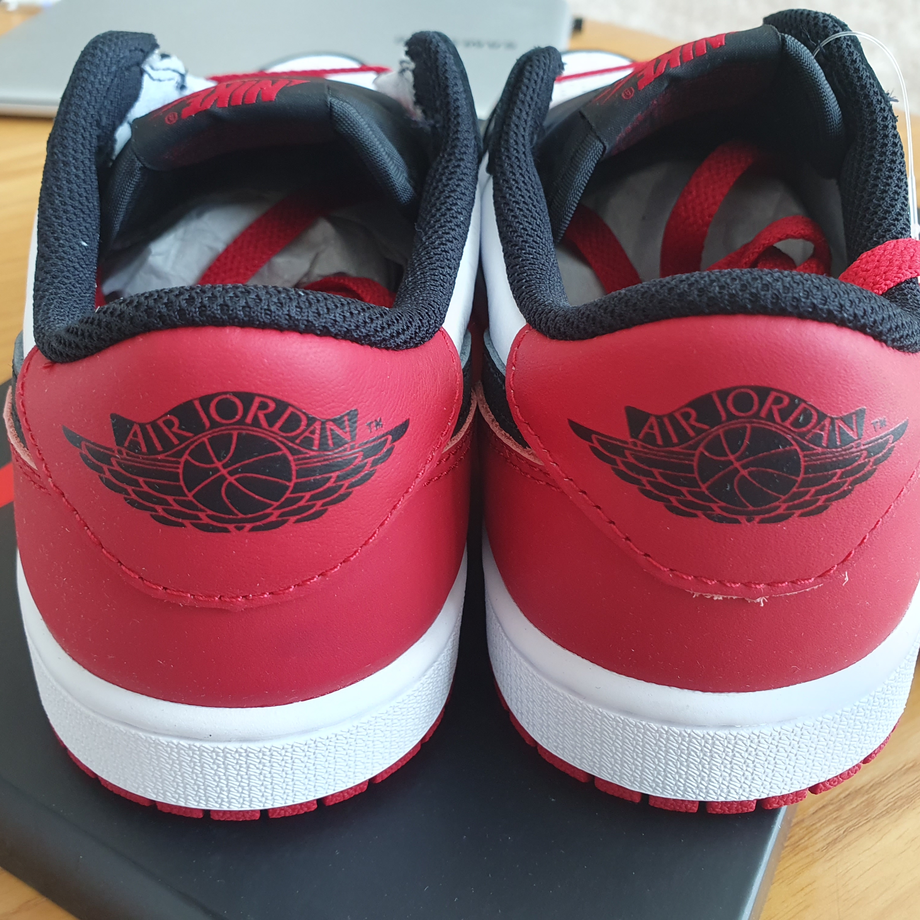 Jordan 1 Retro Low OG Black Toe 착용 스타일 - 4