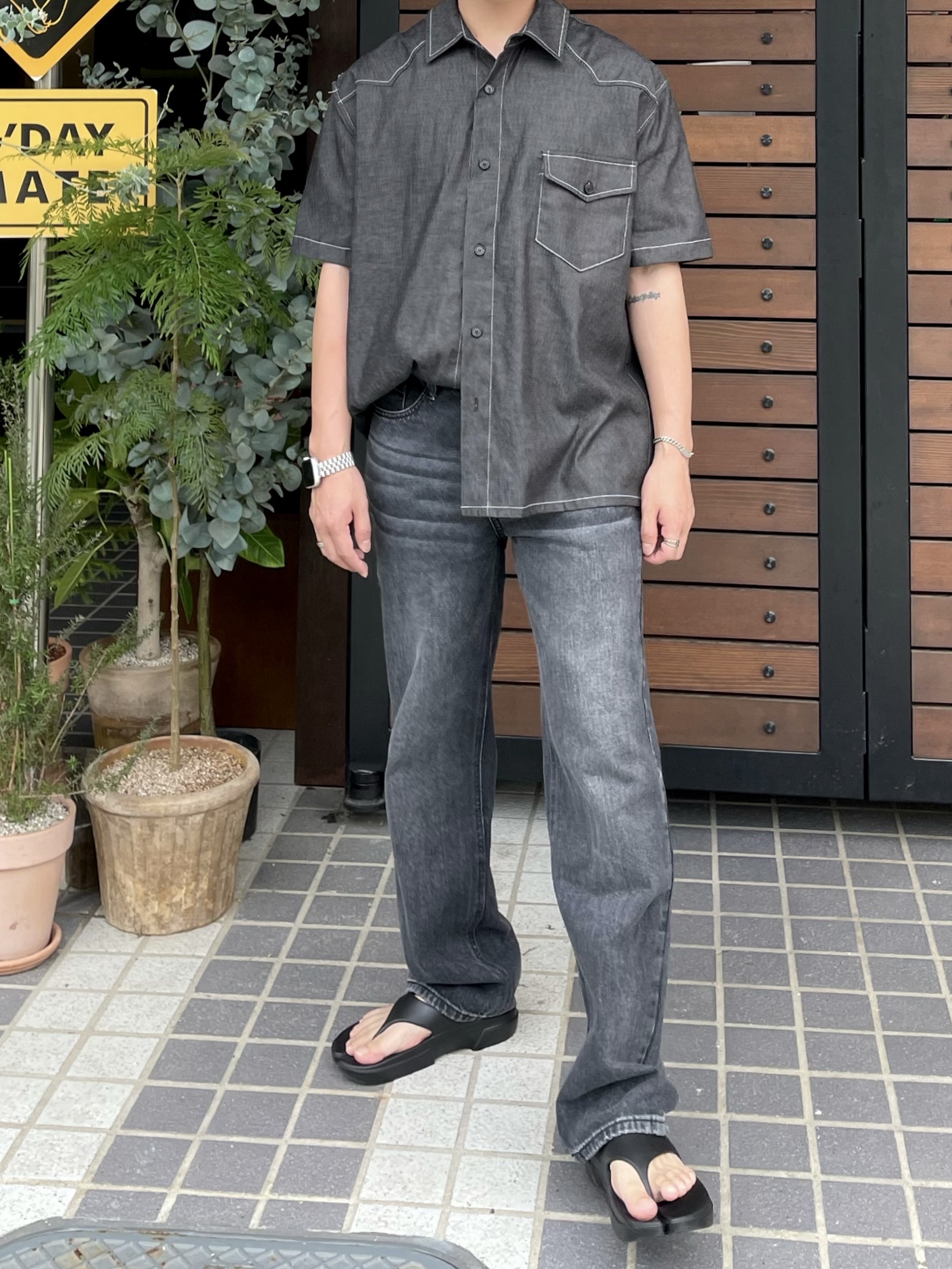 PAES Flipflop 01 Black 착용 스타일 - 2