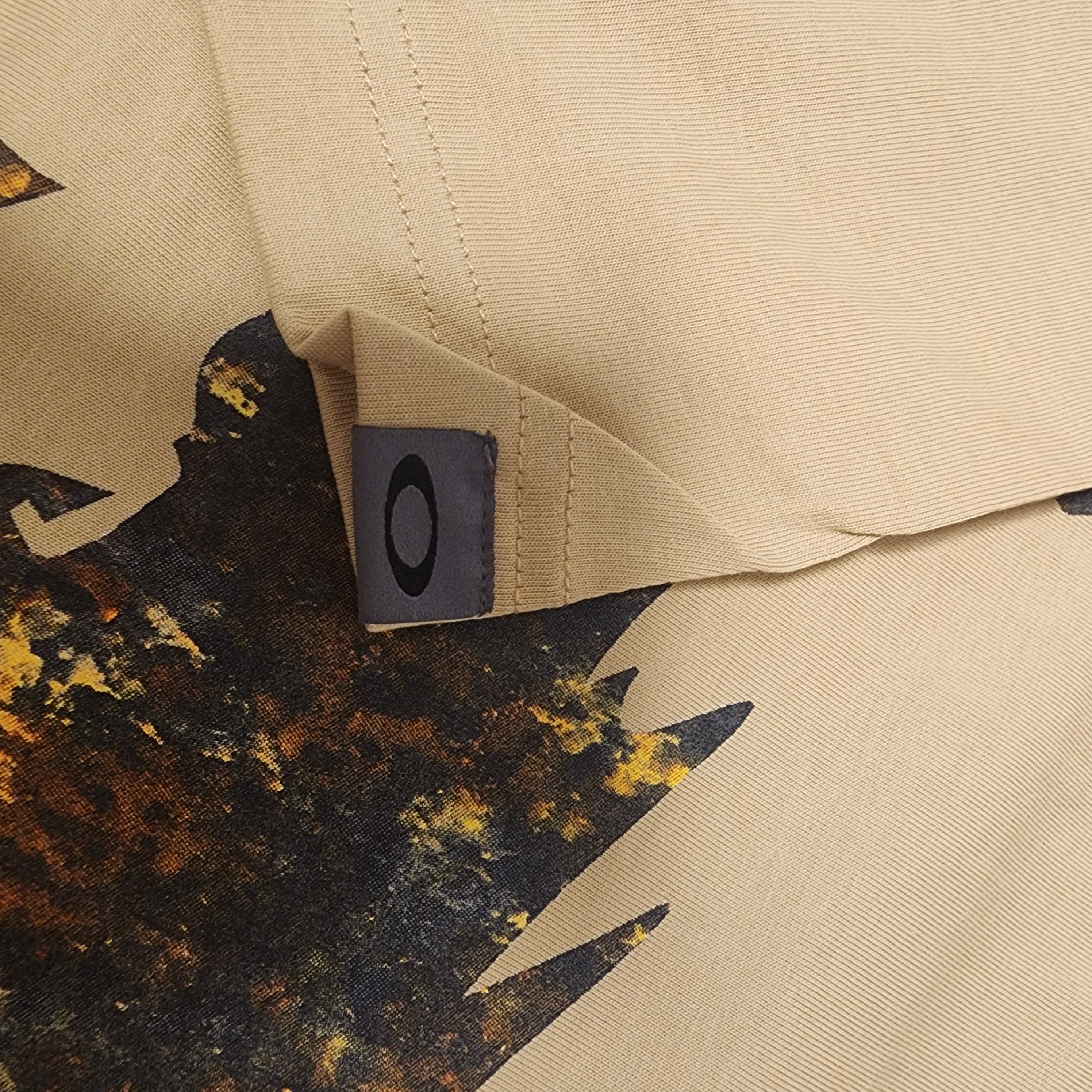 Palace x Oakley T-Shirt Sand - 23SS 착용 스타일 - 4
