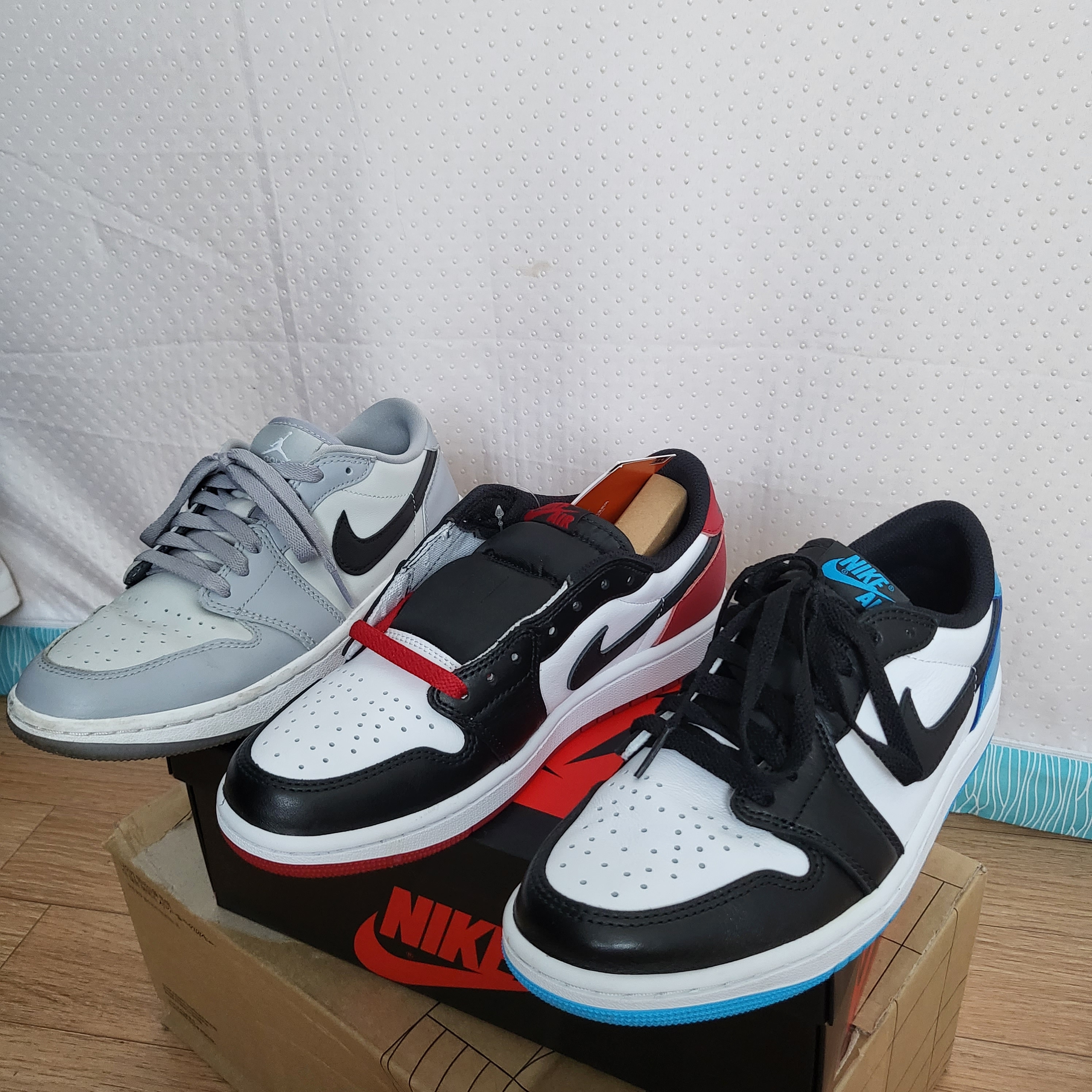 Jordan 1 Retro Low OG Black Toe, Jordan 1 Retro Low OG Black and Dark Powder Blue 착용 스타일 - 4