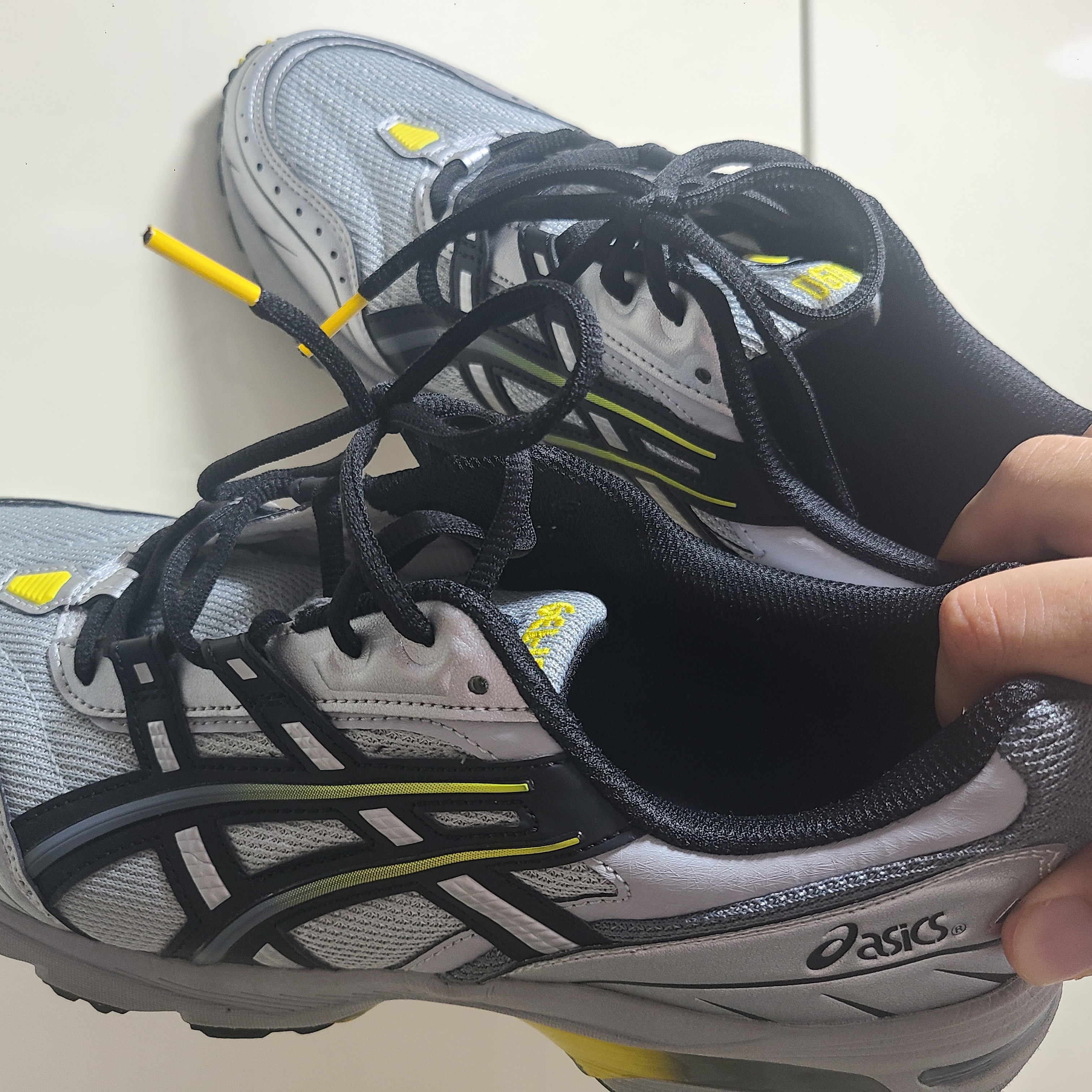 Asics Gel-1090 Mid Grey Black 착용 스타일