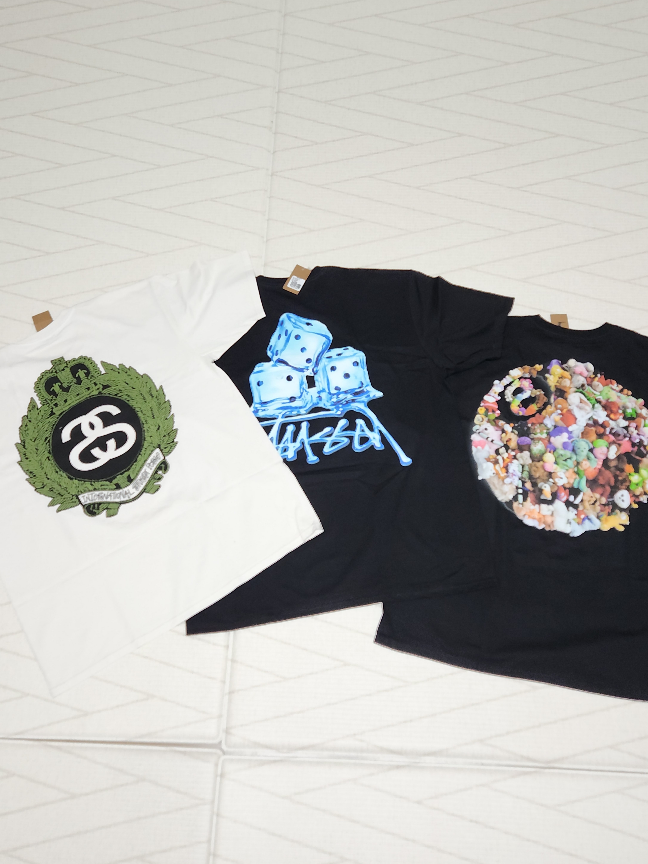 Stussy Melted T-Shirt Black, Nike x NBA Dunk Low Retro EMB Black and Chile Red 착용 스타일 - 2
