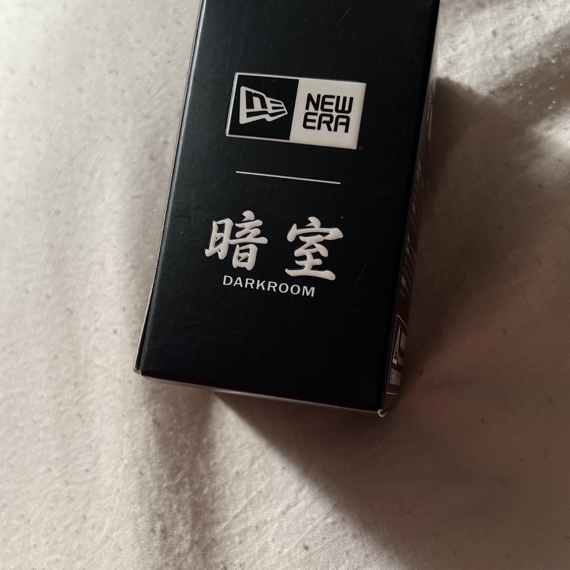 Darkr8m Studio x New Era FFALO Figure Black 착용 스타일 - 2
