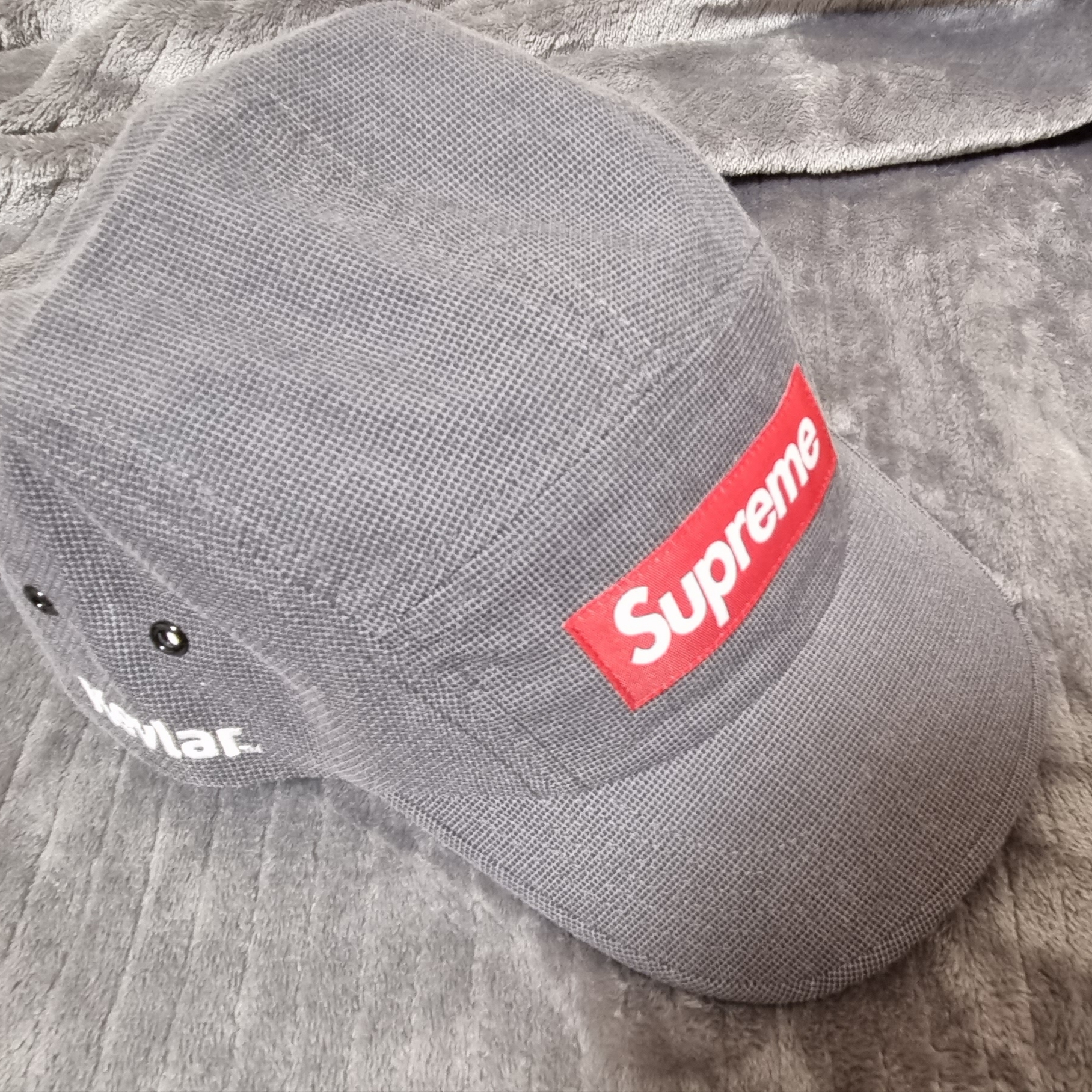 Supreme Kevlar Camp Cap Dark Grey - 23SS 착용 스타일