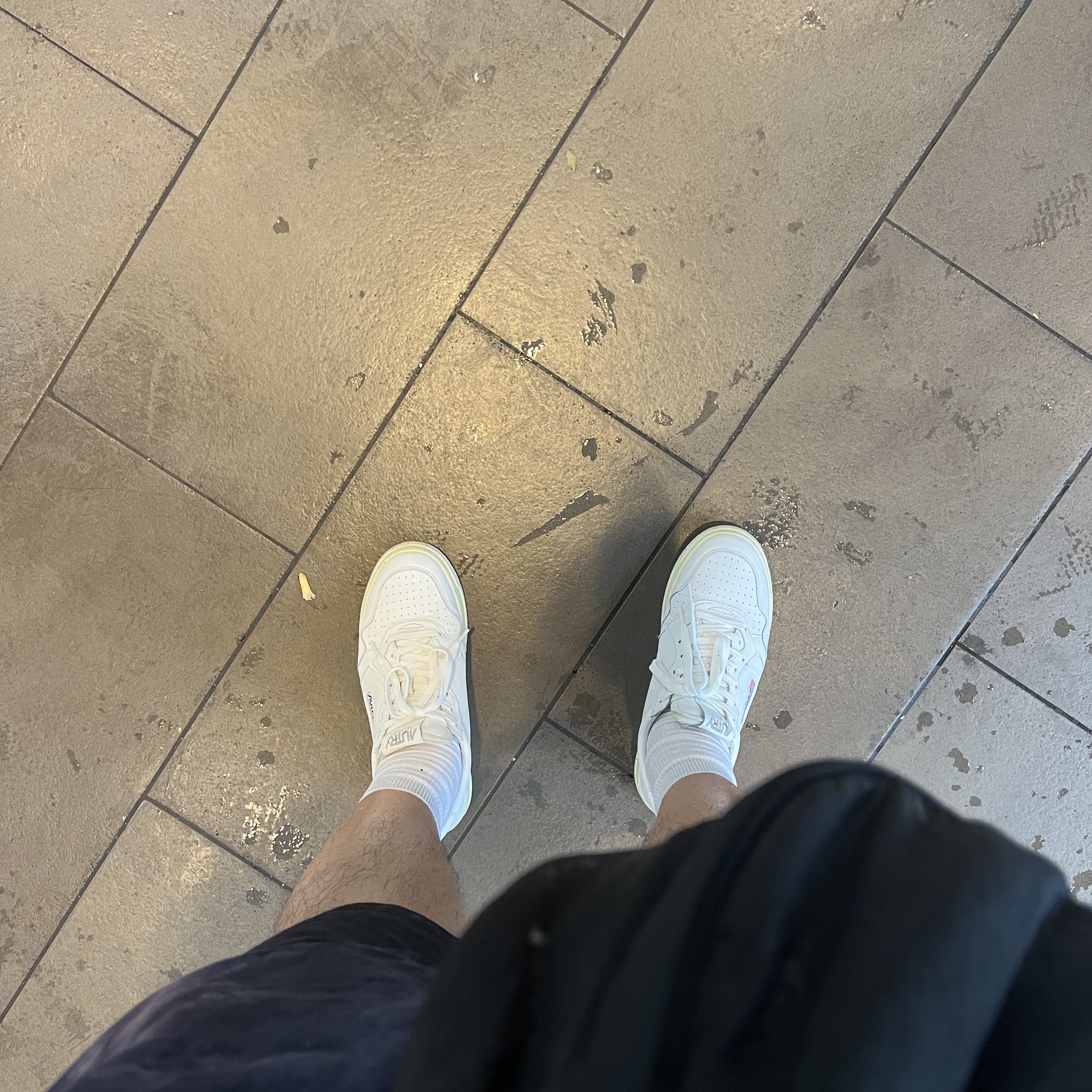 Autry Medalist Low Goatskin Sneakers White 착용 스타일