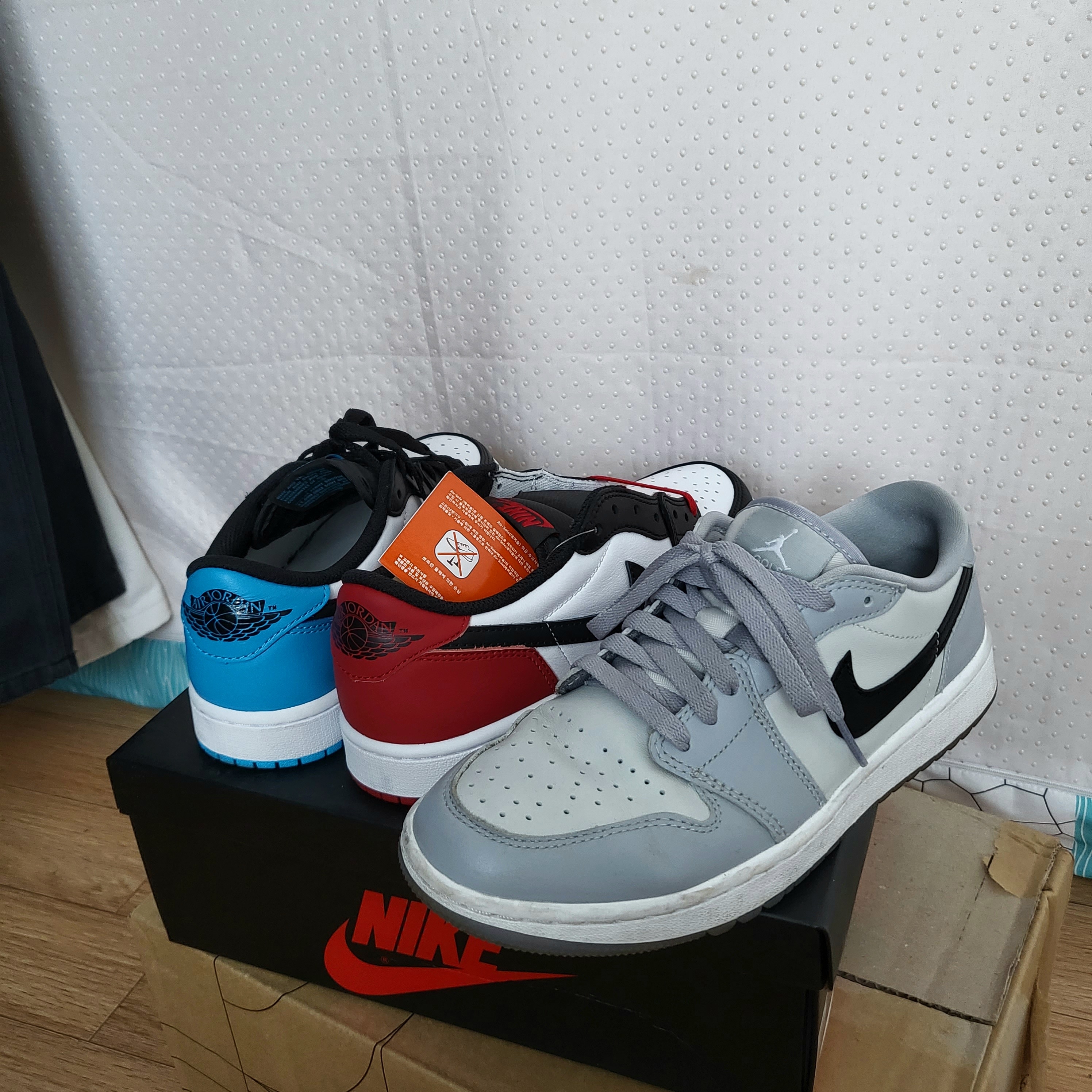 Jordan 1 Retro Low OG Black Toe, Jordan 1 Retro Low OG Black and Dark Powder Blue 착용 스타일 - 3