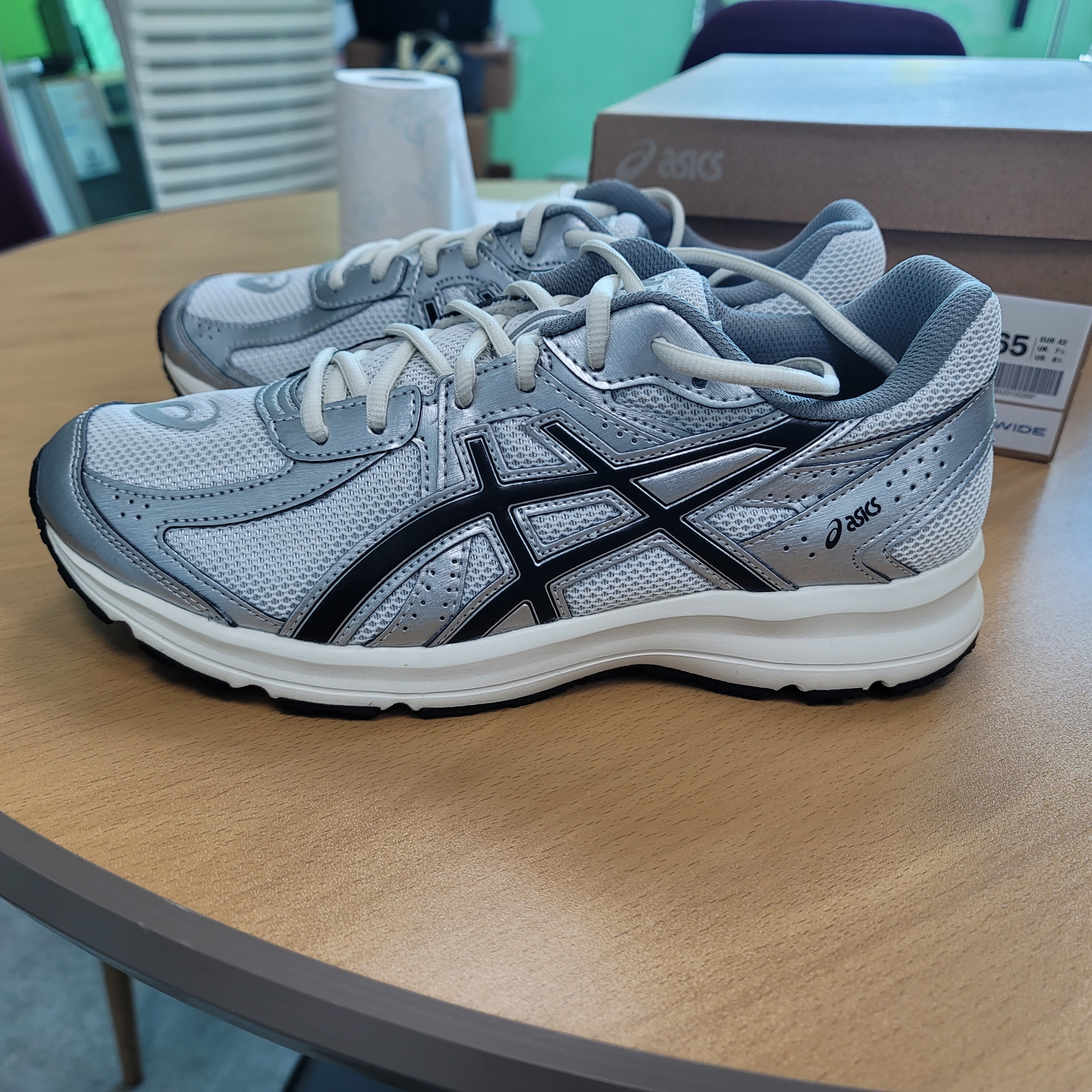Asics Jog 100 S White Black - 2E Wide 착용 스타일 - 1