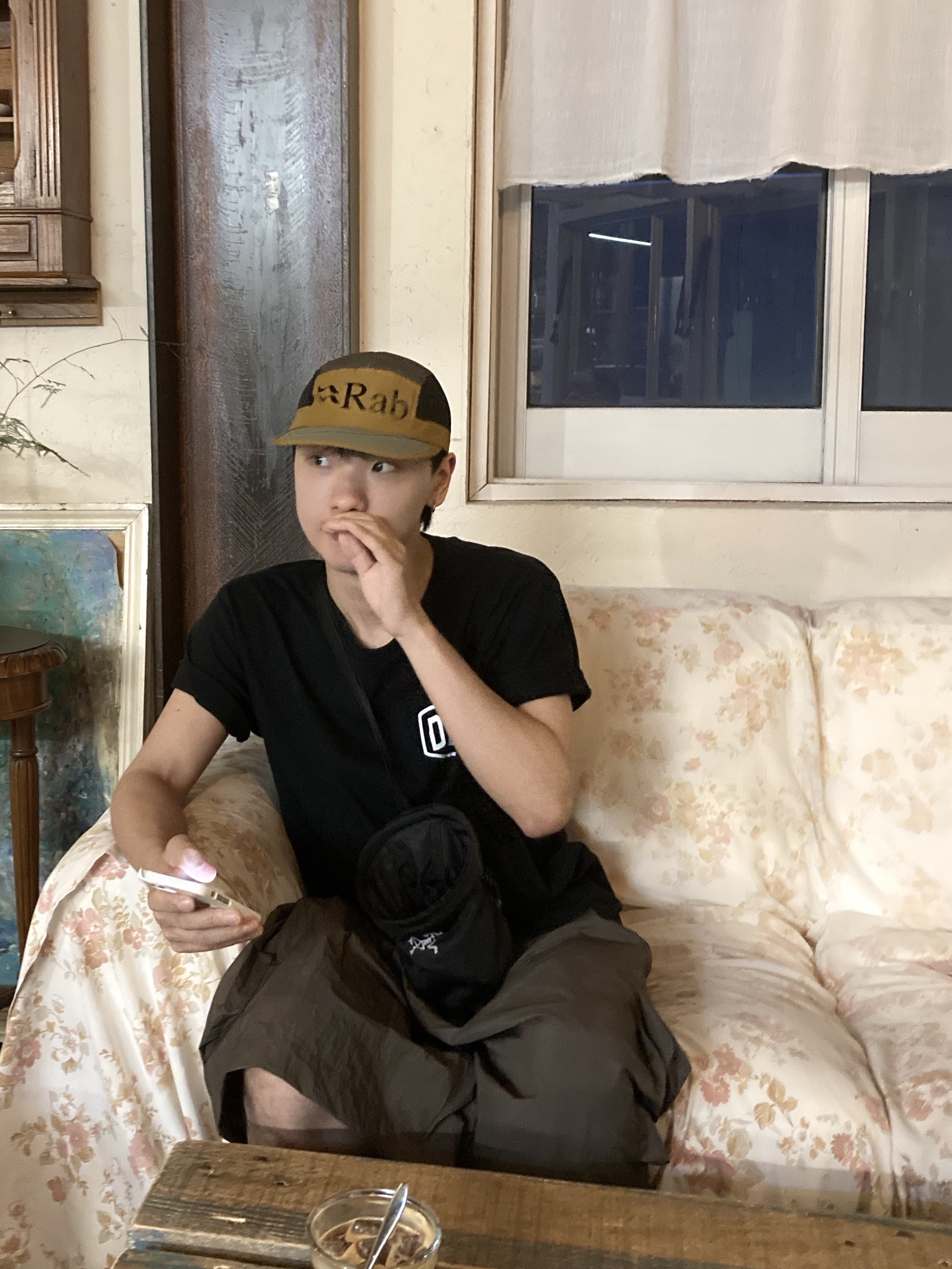 Arc'teryx Ion Chalk Bag Large Black, Deus Ex Machina Tokyo Asakusa Address T-Shirt Black 착용 스타일 - 3