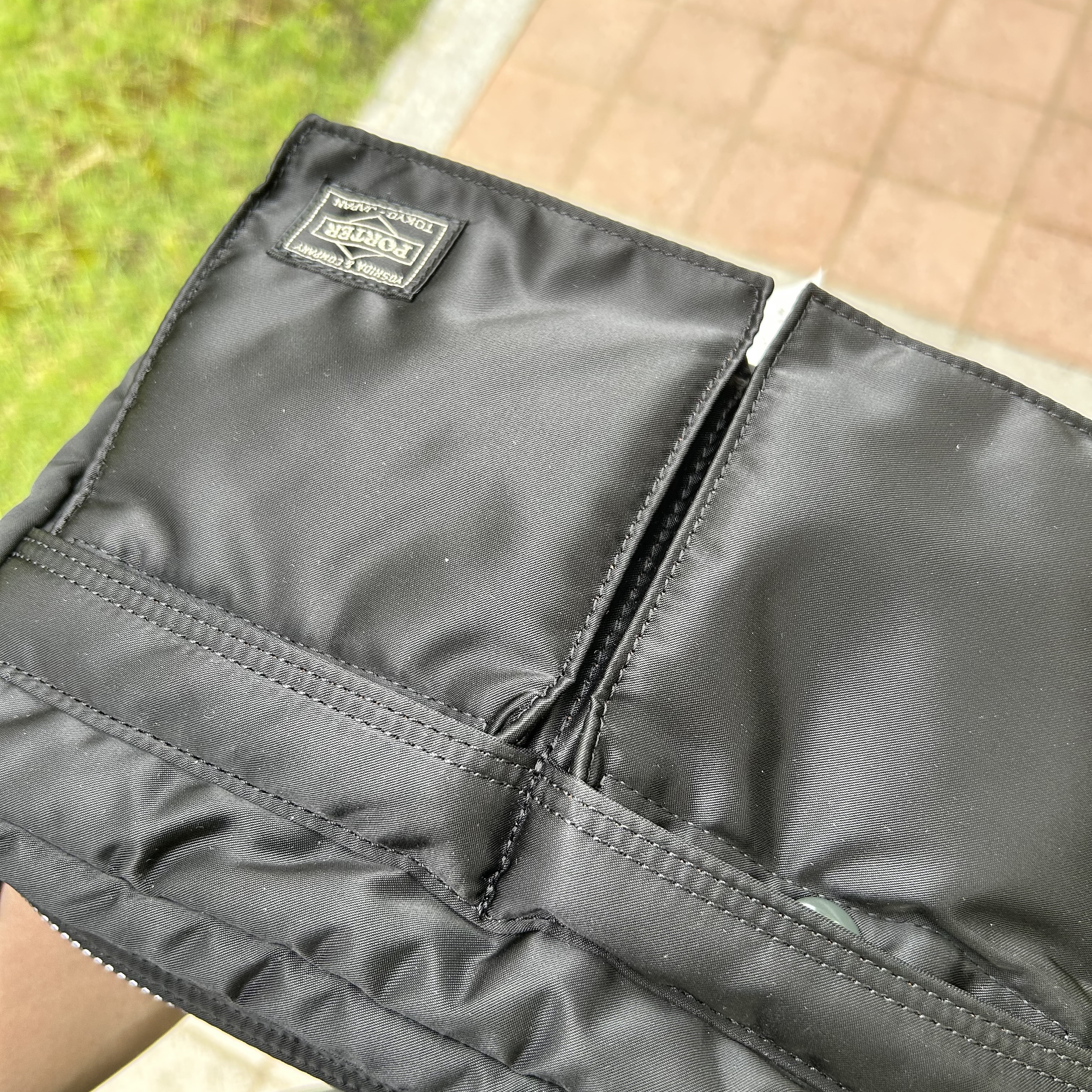 Porter Tanker Shoulder Bag S Black 착용 스타일